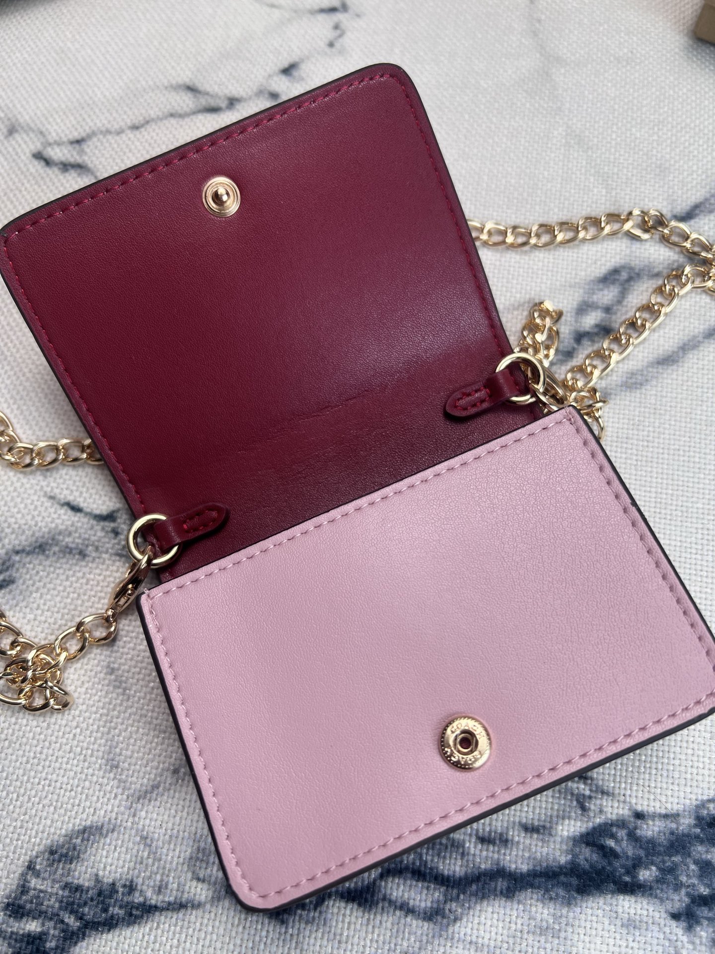 Coach COACH蔻驰 C6650樱花粉老花短款斜挎钱包零钱包 按扣开合折叠每一款都正中老阿姨的少女心