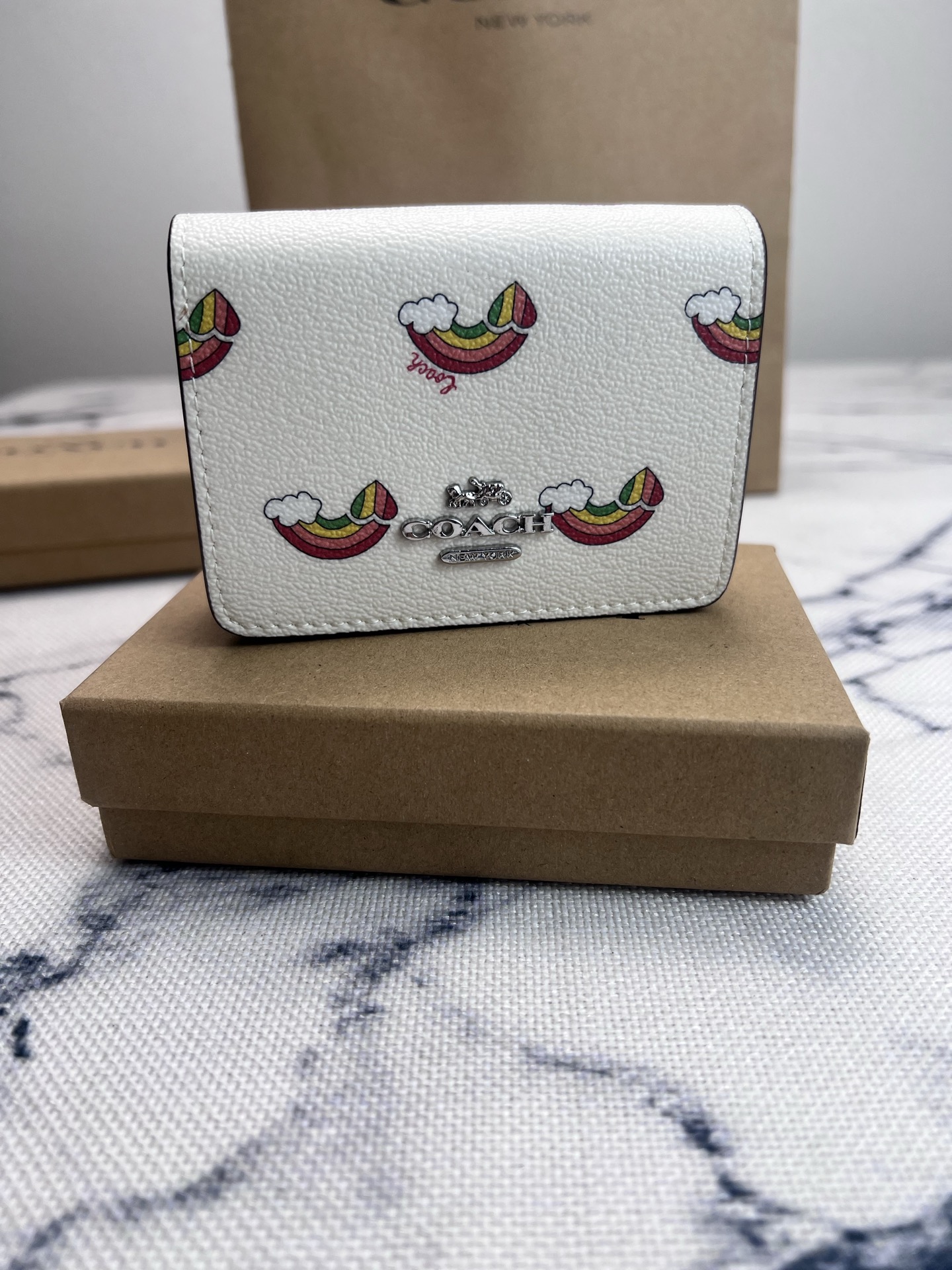 Coach COACH蔻驰 CK391彩虹 按扣开合折叠每一款都正中老阿姨的少女心 不会夸张的包包