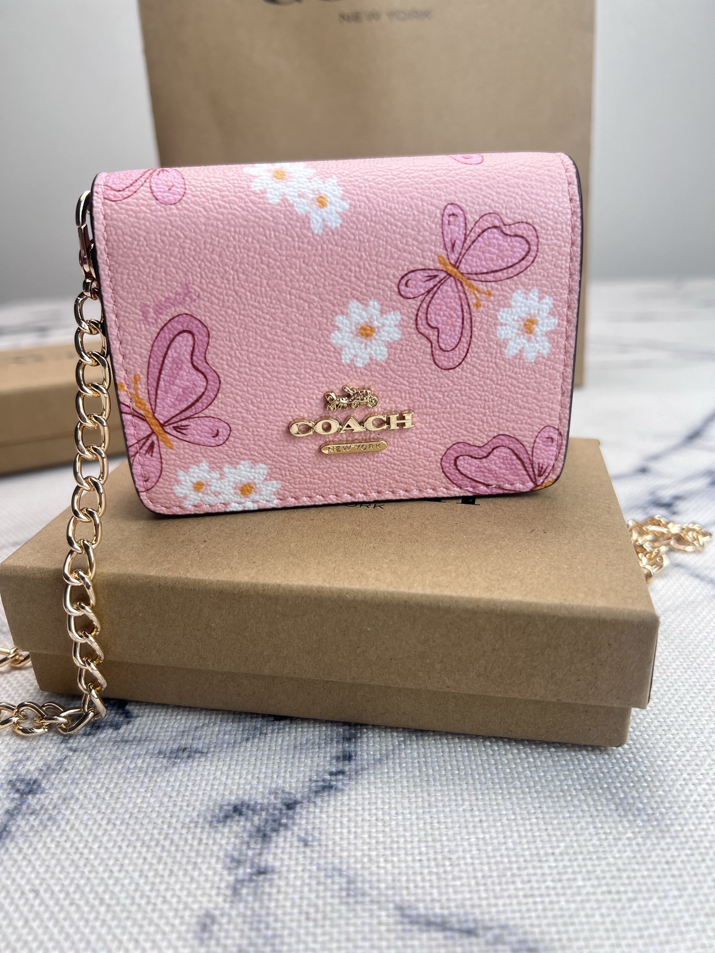 Coach COACH蔻驰 CH254可爱蝴蝶印花短款斜挎钱包零钱包 按扣开合折叠每一款都正中老阿姨的少女心