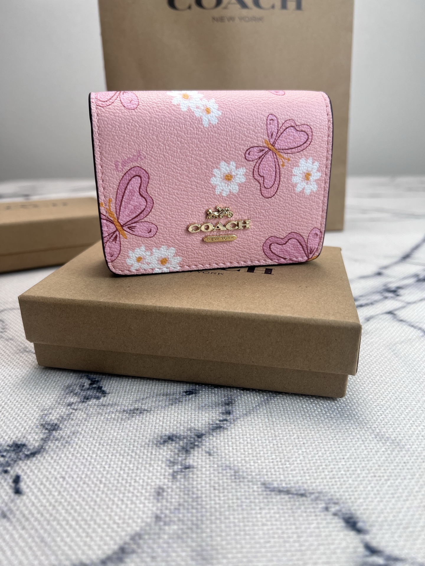 Coach COACH蔻驰 CH254可爱蝴蝶印花短款斜挎钱包零钱包 按扣开合折叠每一款都正中老阿姨的少女心