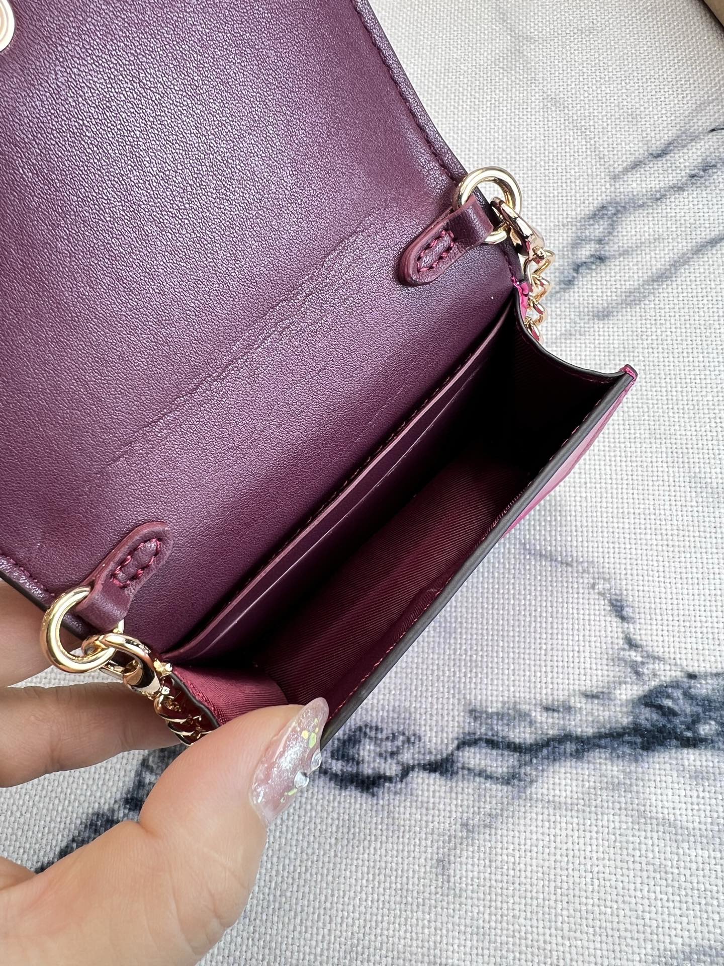 Coach COACH蔻驰 CR833樱桃 按扣开合折叠每一款都正中老阿姨的少女心 不会夸张的包包