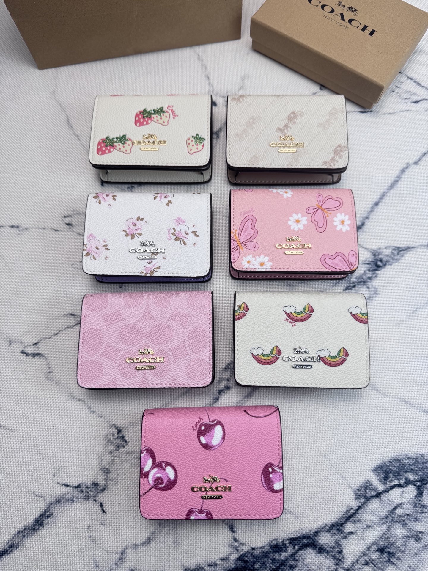 Coach COACH蔻驰 CH254可爱蝴蝶印花短款斜挎钱包零钱包 按扣开合折叠每一款都正中老阿姨的少女心