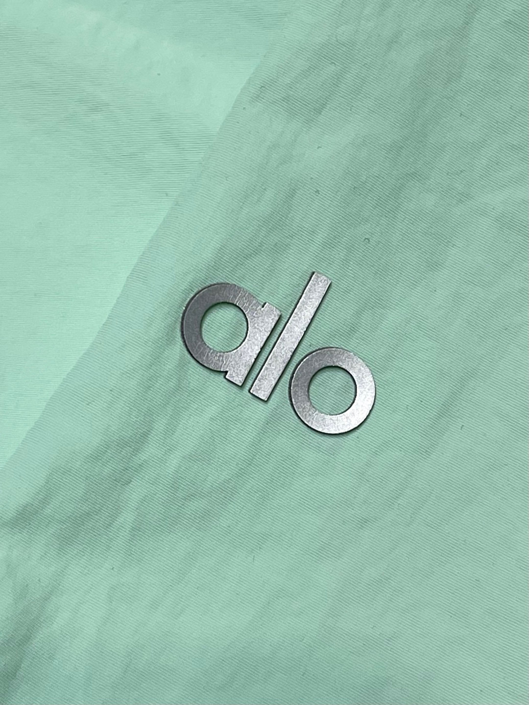 Iconic 3D Silica Logo Enhances Quality Single-Size Female Suit Packaging - 图片 2