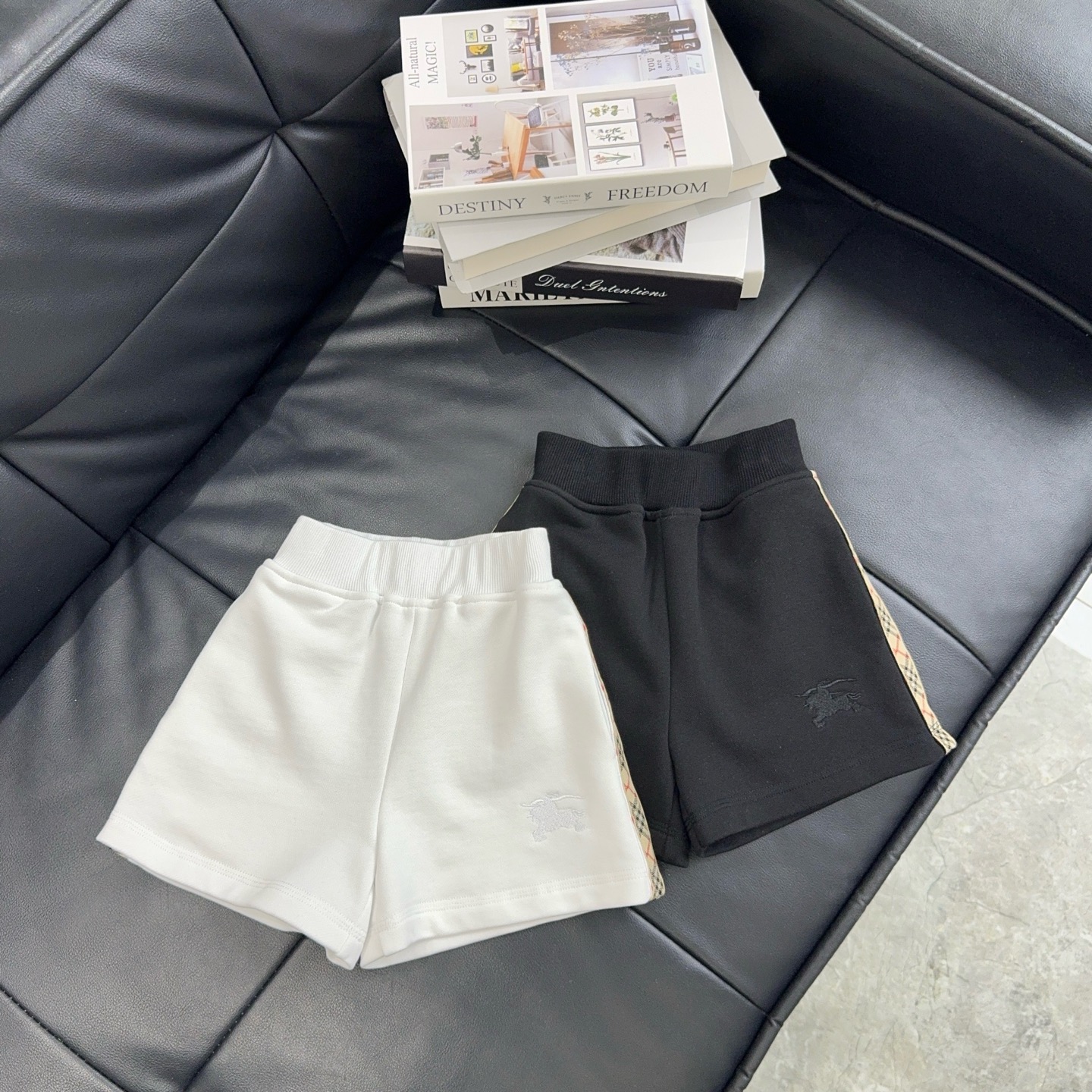 High-End Child Suit with Classic Knitting Shorts: Burber*y 25/New Collection Summary - 图片 6