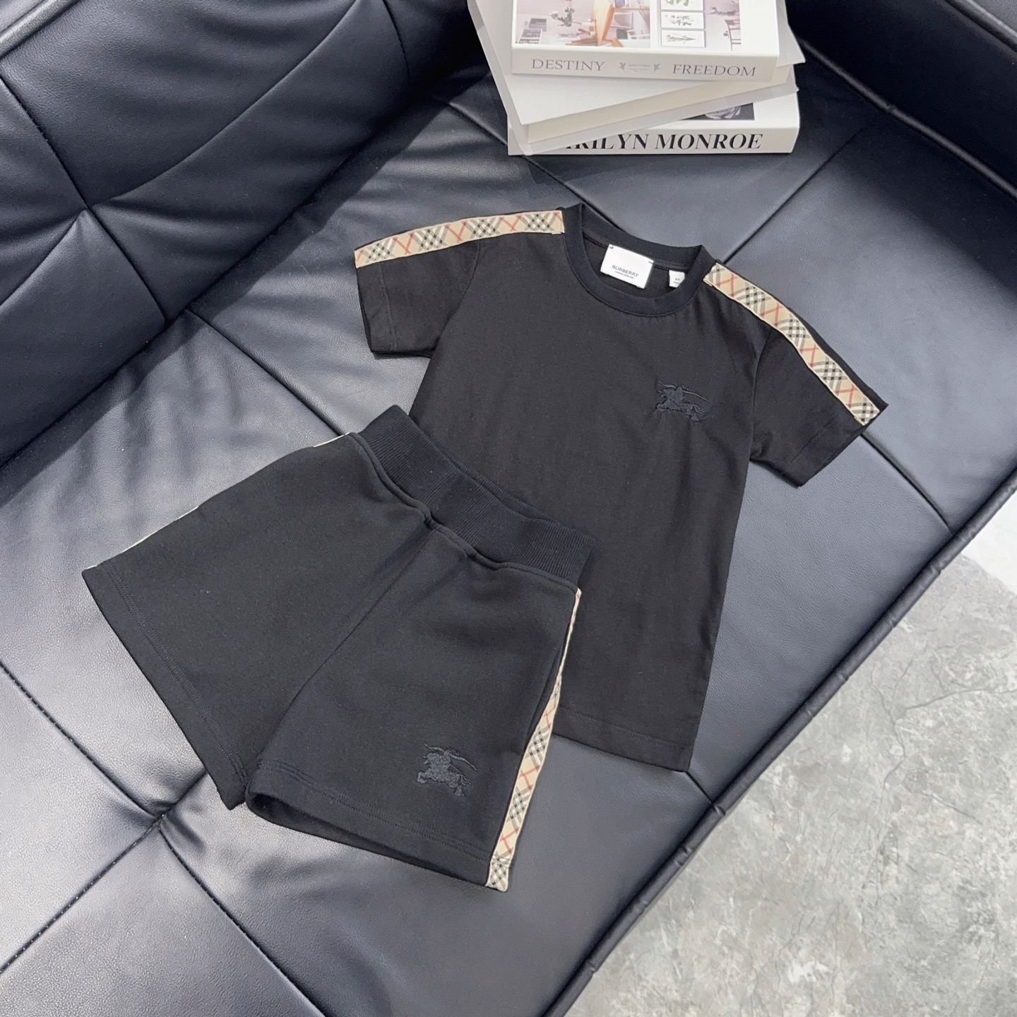 High-End Child Suit with Classic Knitting Shorts: Burber*y 25/New Collection Summary - 图片 8