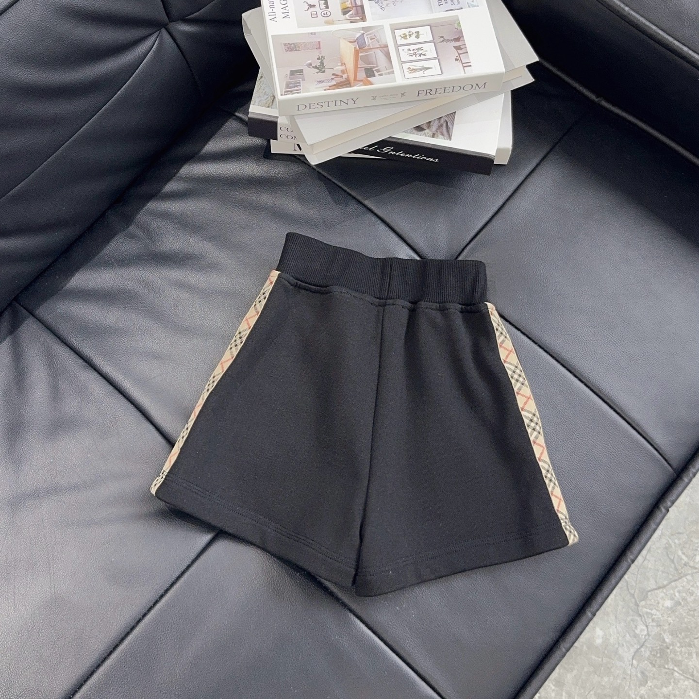 High-End Child Suit with Classic Knitting Shorts: Burber*y 25/New Collection Summary - 图片 2