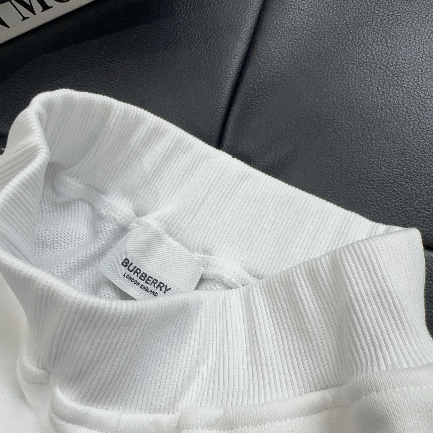 High-End Child Suit: Original Female Suit with Classic Knitting Shorts by Burber*y - 图片 3