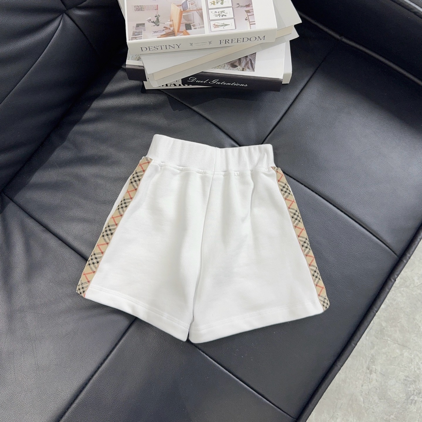 High-End Child Suit: Original Female Suit with Classic Knitting Shorts by Burber*y - 图片 2