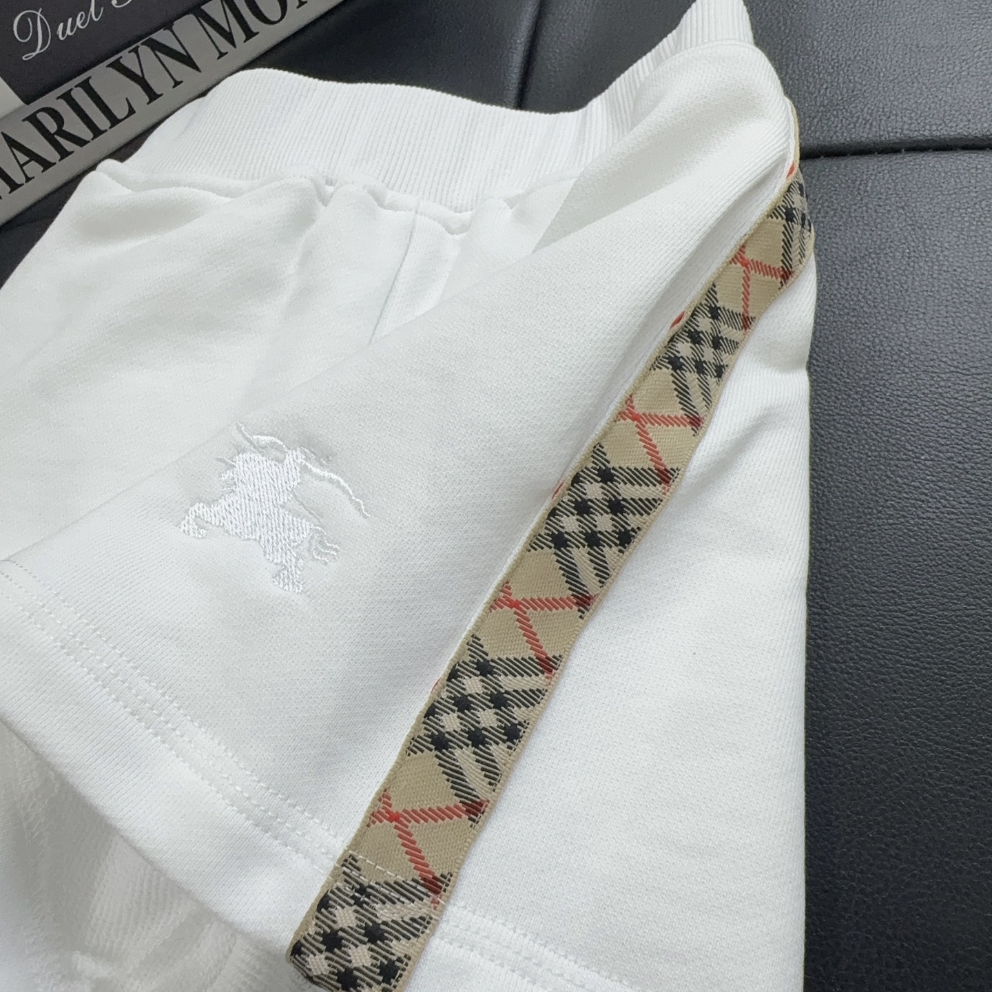 High-End Child Suit: Original Female Suit with Classic Knitting Shorts by Burber*y - 图片 5