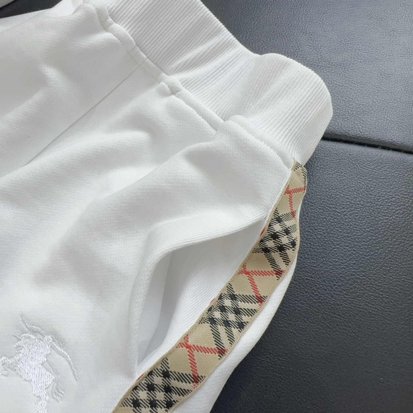 High-End Child Suit: Original Female Suit with Classic Knitting Shorts by Burber*y - 图片 4