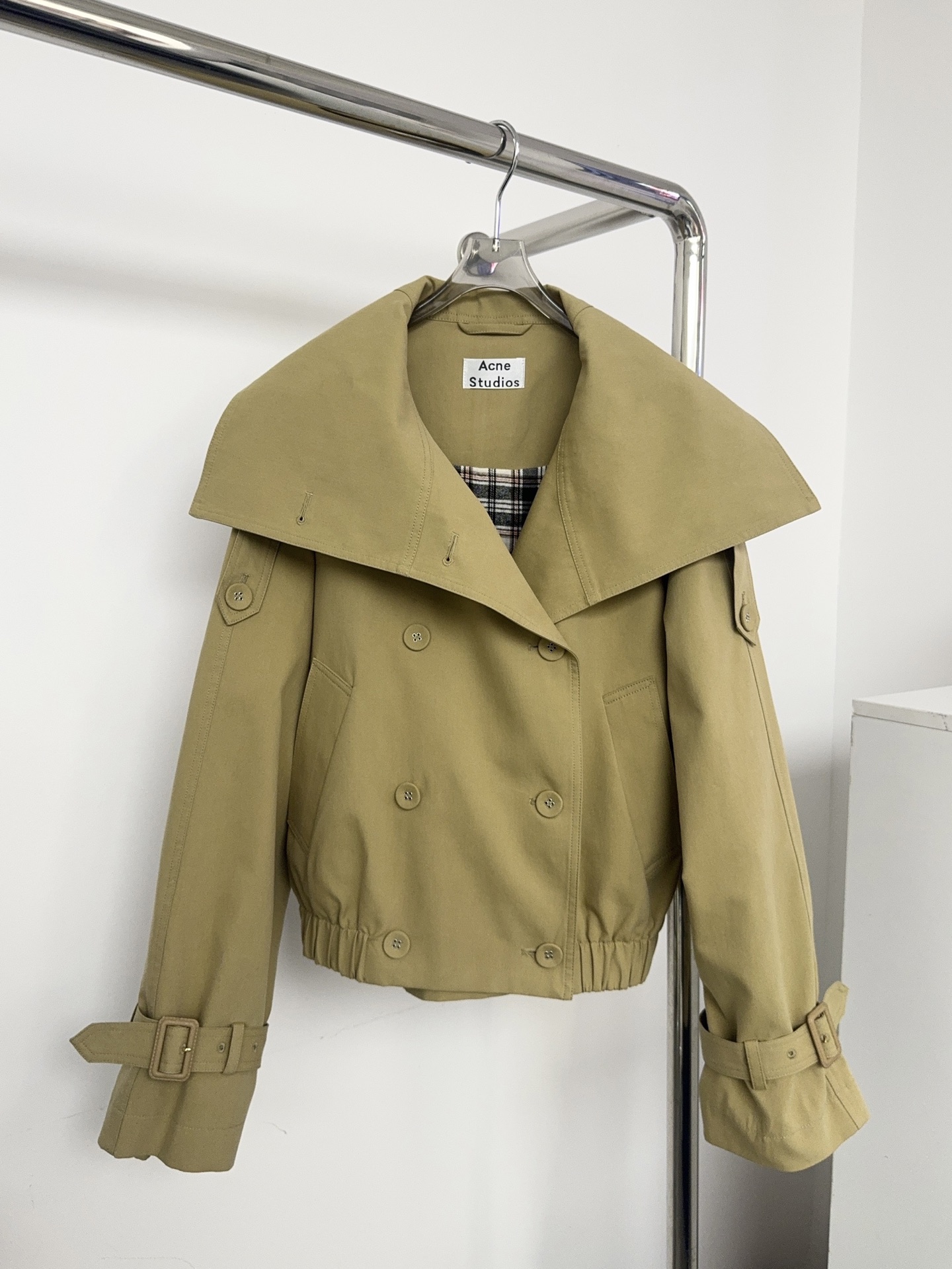 “High-Quality Single-Size Female Suit with Unique Packaging and Stylish Design”