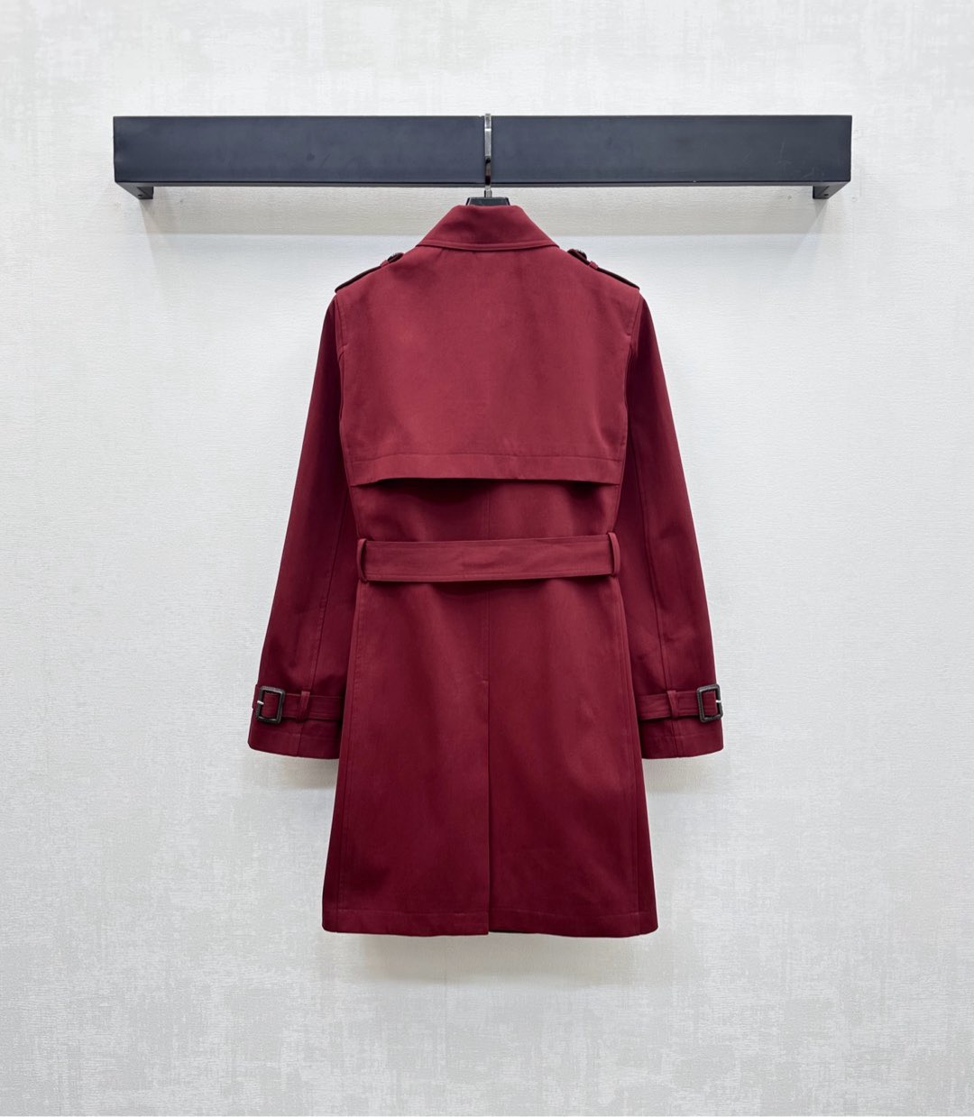 “Stylish Gucci Single-Rate Female Suit with Angolan Red Collar Coat” - 图片 8