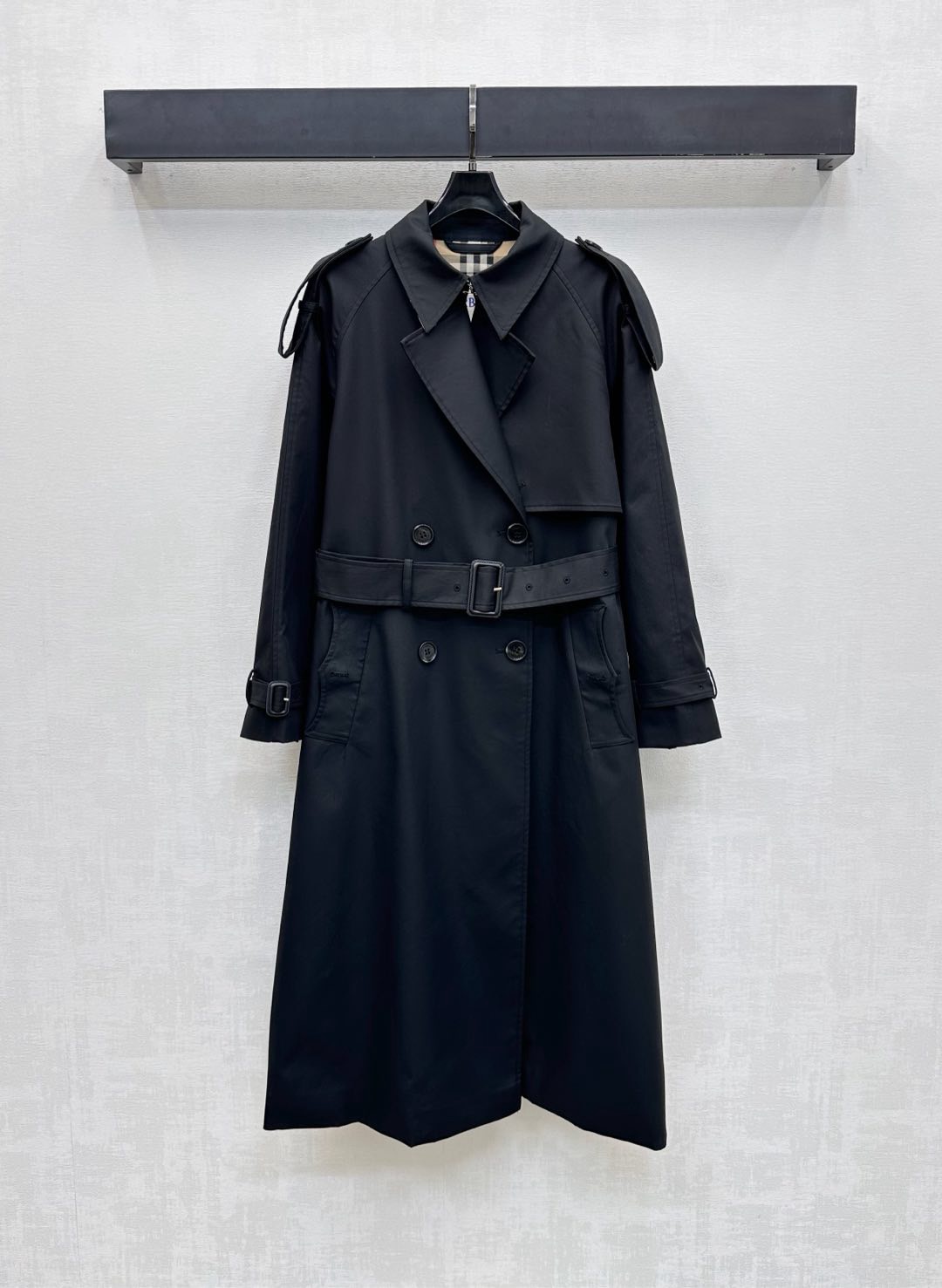 NO:743670,Exclusive first release of original quality BU*RRY 25/new Korean high-end lace-up long windbreaker jacket!  Customized logo buttons, equipped with a belt that can be adjusted at the waist. The lining is full of custom plaid details, casual yet refined, simple and elegant. Black/beige~SML, Burberry-clothing, jackets & coats,19860909独家首发原单品质 BU*RRY 25/新款韩系高级系带长款风衣外套！定制logo扣子,配有腰带可收腰调节 里衬定制格纹小细节满满、随性不失精致简约大气黑色 /米色～SML,博柏利-服装,jackets & coats,,Women's clothing