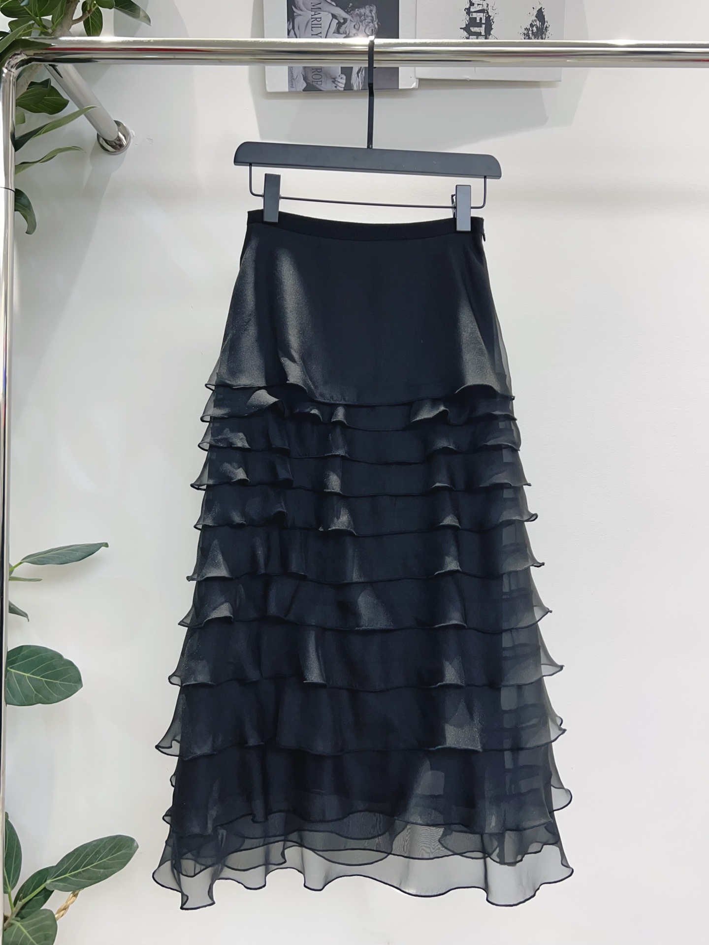 NO:774512,Exclusive first release of original quality Di*r 25/new style cake tutu!  The thin black gauze is cut in multiple layers, with a full sense of layering. The skirt drapes naturally, with a French retro palace style. It is a versatile artifact that is both practical and artistic!  Black/white SML～,Dior-clothing,dior,skirts,19860909独家首发原单品质 Di*r 25/新款蛋糕蓬蓬裙！轻薄黑纱多层剪裁,层次感满满,裙摆自然垂坠,法式复古宫廷风,实穿又有艺术感的百搭神器！黑色/白色SML～,迪奥-服装,dior,skirts,,Women's clothing