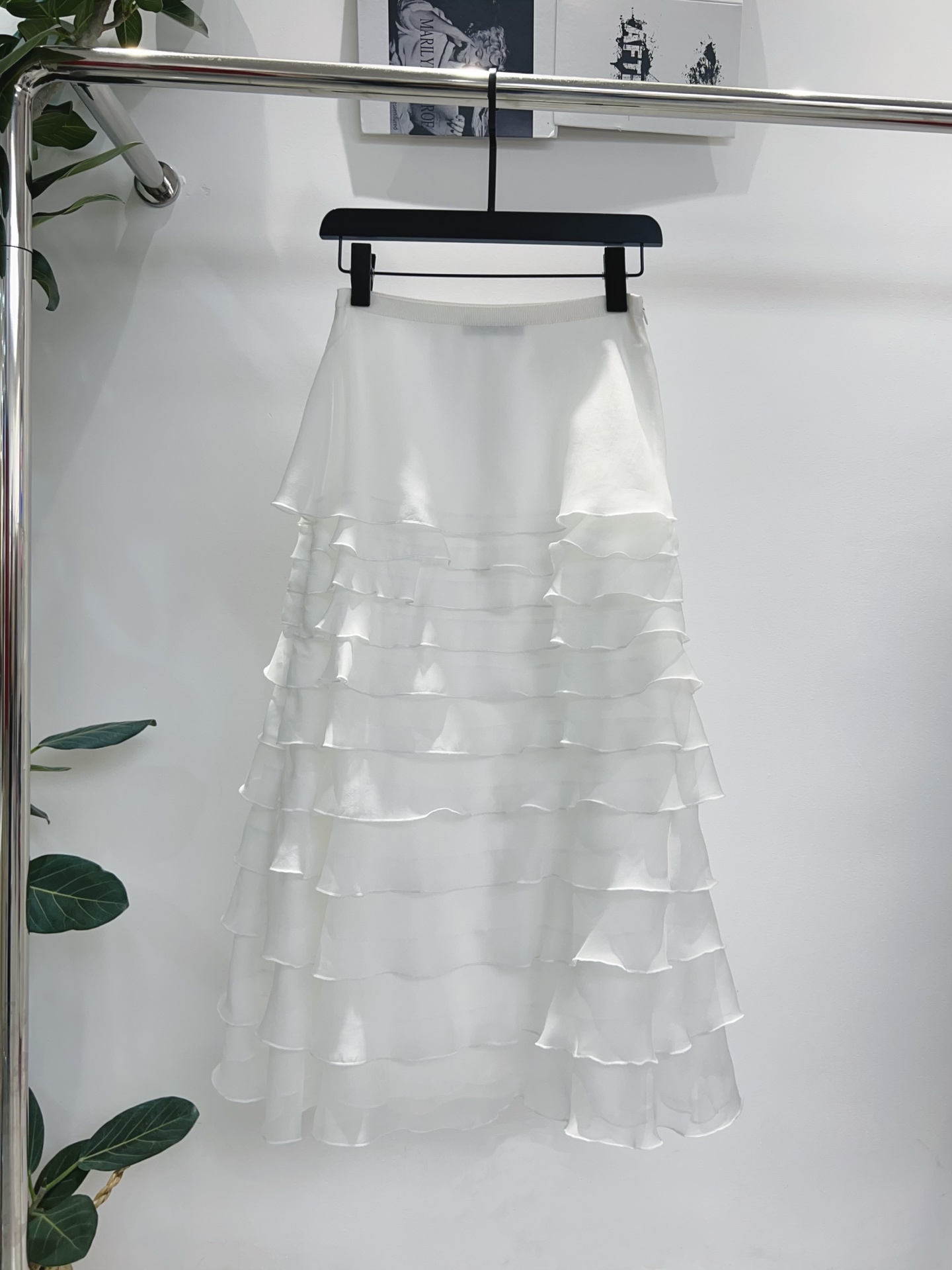 NO:774502,Exclusive first release of original quality Di*r 25/new style cake tutu!  The thin black gauze is cut in multiple layers, with a full sense of layering. The skirt drapes naturally, with a French retro palace style. It is a versatile artifact that is both practical and artistic!  Black/white SML～,Dior-clothing,dior,skirts,19860909独家首发原单品质 Di*r 25/新款蛋糕蓬蓬裙！轻薄黑纱多层剪裁,层次感满满,裙摆自然垂坠,法式复古宫廷风,实穿又有艺术感的百搭神器！黑色/白色SML～,迪奥-服装,dior,skirts,,Women's clothing