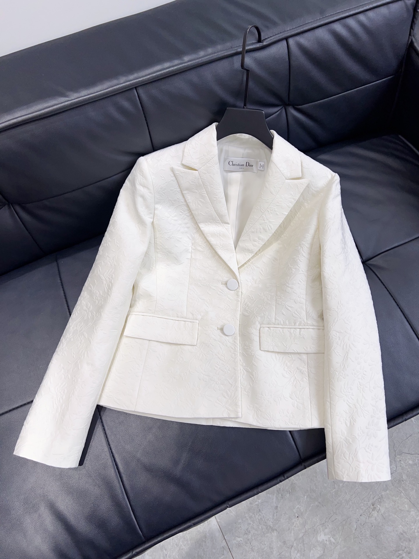 NO:774461,Exclusive first release of original quality Di*r 26/early spring new jacquard suit jacket!  Exquisite jacquard, high-end and delicate texture, slim tailoring + classic lapels, single-breasted design, simple and elegant, can be easily used for commuting or formal occasions~SML, Dior-clothing, dior, jackets & coats, business suit,19860909独家首发原单品质 Di*r 26/早春新款提花西装外套！精致提花 质感高级又细腻 、修身剪裁+经典翻领,单排扣设计 简约优雅通勤或正式场合都能轻松驾驭～SML,迪奥-服装,dior,jackets & coats,business suit,,Women's clothing