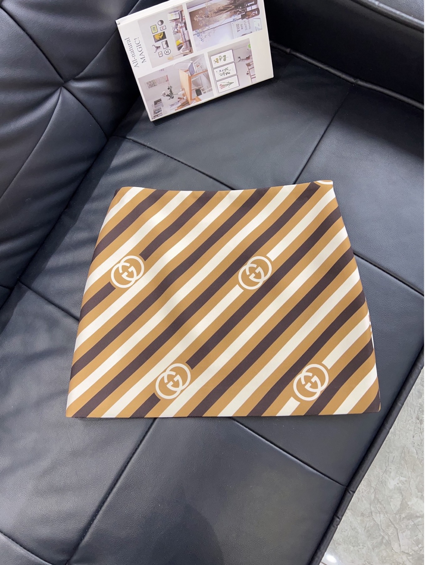 NO:744090,Exclusive first release of original quality Gucc*i 26/new diagonal striped skirt, classic diagonal stripes + double G logo brown and beige color, retro and elegant, long mini skirt, super long legs, fashionable item is essential ~ SML, Gucci-clothing, gucci, gucci, skirts,19860909独家首发原单品质 Gucc*i 26/新款斜条纹短裙,经典斜条纹+双G标志棕米白配色复古优雅,迷你裙长超显腿长时髦单品必不可少～SML,古驰-服装,gucci,gucci,skirts,,Women's clothing