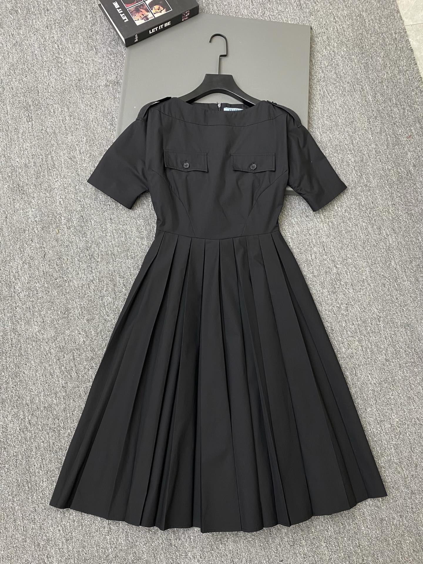 NO:744069,Exclusive first release of original quality Pra*a 26/spring and summer new short-sleeved and wide-waisted dress!  Structured tailoring on the upper body + symmetrical flap pockets, simple and detailed pleated skirt on the lower body, elegant and smart, light and drapey, comfortable and high-end~SML, Prada-clothing, loro piana, prada, prada, skirts, T-shirt,19860909独家首发原单品质 Pra*a 26/春夏新款短袖大摆连衣裙！上身结构化剪裁+对称翻盖口袋,简约又有细节感下身百褶裙摆,优雅灵动 轻盈垂坠、舒适又高级～SML,普拉达-服装,loro piana,prada,prada,skirts,T-shirt,,Women's clothing
