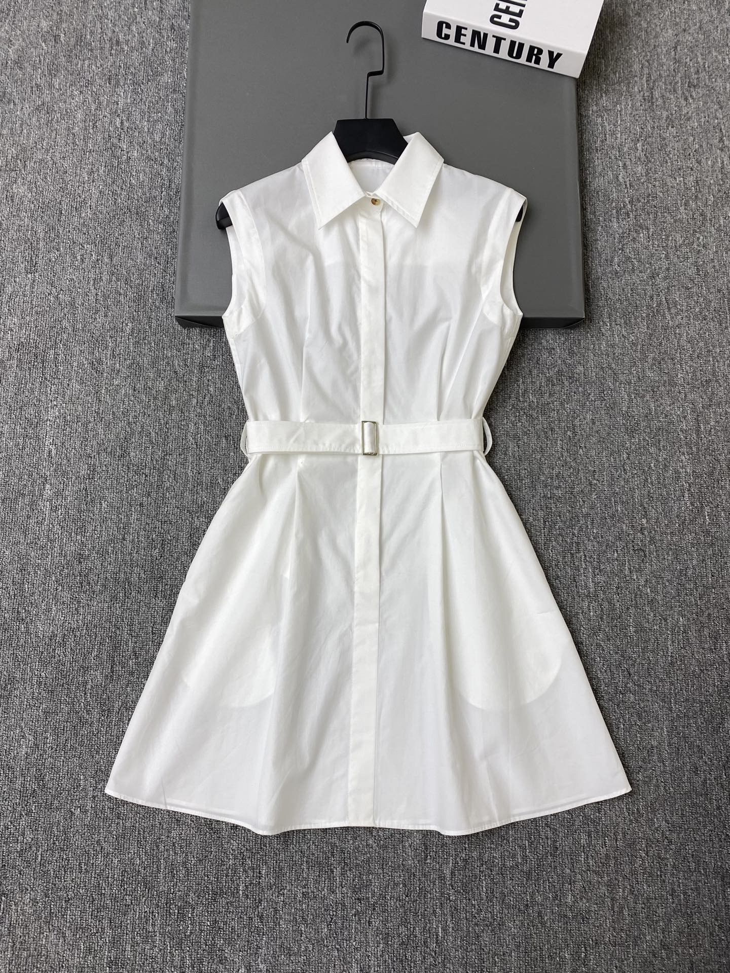 NO:779527,Exclusive first release of original quality Brunell*26/new beaded sleeveless white dress!  Classic lapel + sleeveless design, smart and gentle. A-line skirt, high waist and detachable belt. Easily adjust the waistline to modify the body proportion ~ SML, women's clothing, brunello cucinelli, skirts,19860909独家首发原单品质 Brunell*26/新款镶珠无袖白色连衣裙！经典翻领+无袖设计干练又温柔.A字裙摆,高腰可拆卸腰带 轻松调节腰线修饰身材比例～SML,女装,brunello cucinelli,skirts,,Women's clothing