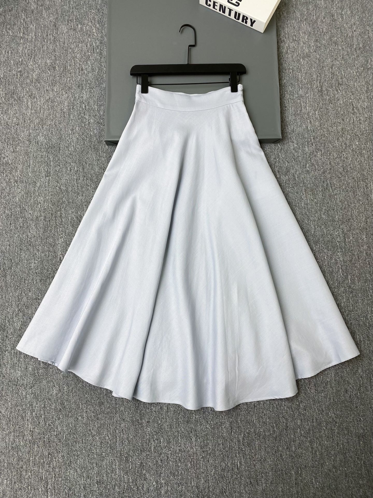 NO:784160,Exclusive first release of original quality Loro Pian*26/spring and summer new linen skirt!  High-waisted A-line skirt, slim fit and super proportional, simple and elegant!  The fabric is light and breathable, comfortable and high-end with super temperament~SML, women's clothing, loro piana, loro piana, skirts,19860909独家首发原单品质 Loro Pian*26/春夏新款亚麻半裙！高腰A字半裙,修身身形超显比例,简约优雅 ！面料轻盈透气,舒适又高级超显气质～SML,女装,loro piana,loro piana,skirts,,Women's clothing