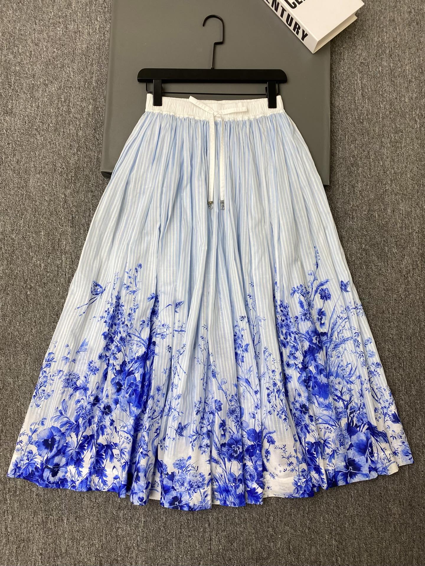 NO:822893,Exclusive first release of original quality Di*r 26/spring and summer new floral print separated lining skirt!  Blue and white striped design, exquisite floral pattern on the skirt, full of oriental charm. Light and breathable fabric, pleated skirt is elegant and smart, perfect for spring and summer!  Elastic waistband, comfortable and flattering!  SML,Dior-clothing,dior,loro piana,skirts,19860909独家首发原单品质 Di*r 26/春夏新款花卉印花分离式内衬半身裙！蓝白条纹设计,裙摆花卉图案精致,东方韵味满满.轻盈透气面料,百褶裙摆飘逸灵动,春夏穿超适合！腰部松紧带,舒适又显身材！SML,迪奥-服装,dior,loro piana,skirts,,Women's clothing