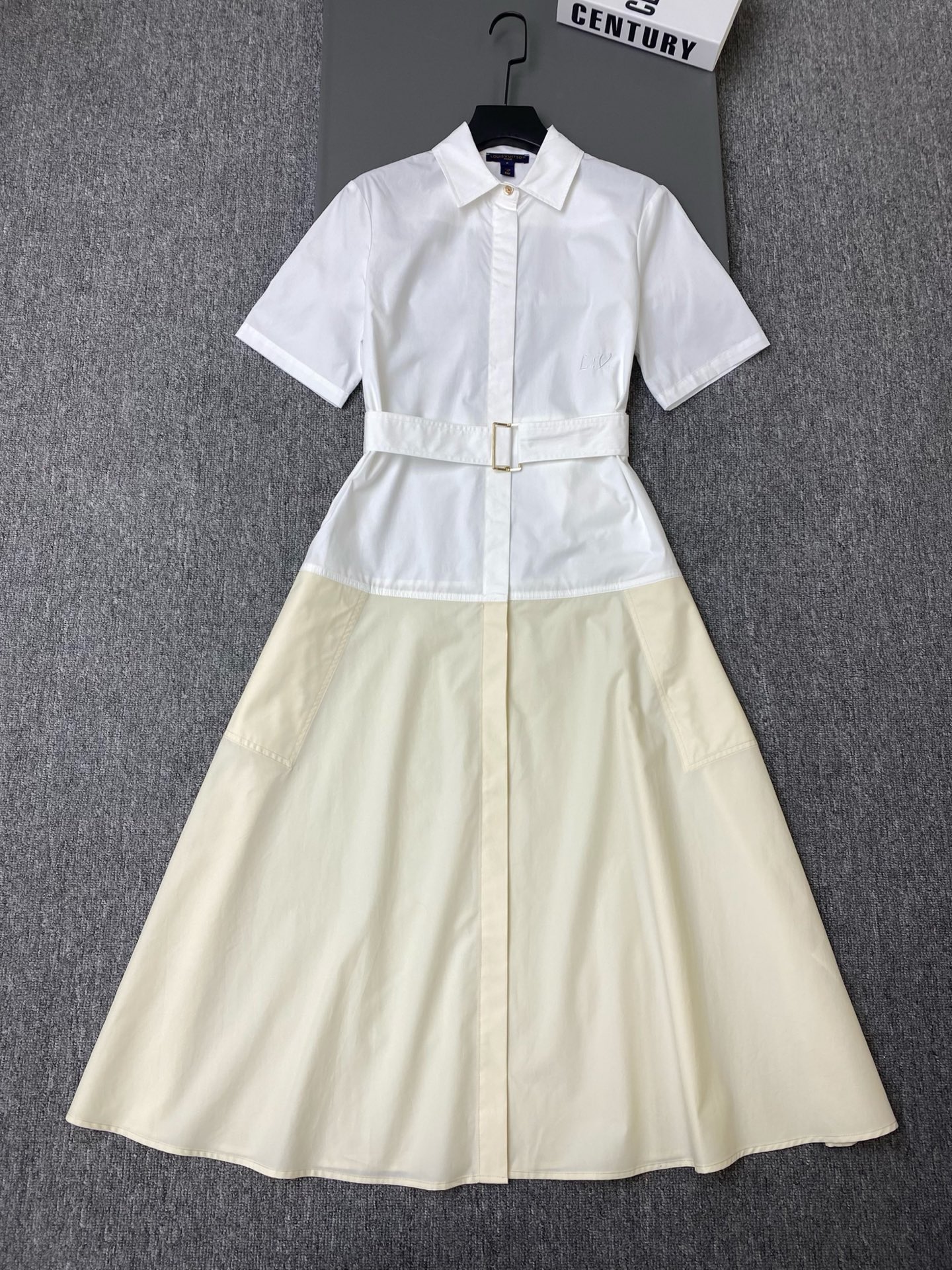 NO:862664,Exclusive first release of original quality Louis Vuit*on 26/spring and summer new spliced ​​embroidered dress!  The white + cream yellow splicing design is simple and layered!  The same color belt + metal buckle at the waist modifies the waistline and enhances the look!  SML,Louis Vuitton-clothing,louis vuitton,louis vuitton,loro piana,skirts,19860909独家首发原单品质 Louis Vuit*on 26/春夏新款拼接刺绣连衣裙！白色+奶黄色拼接设计,简约又有层次感！腰部同色系腰带+金属扣,修饰腰线,提升造型感！SML,路易威登-服装,louis vuitton,louis vuitton,loro piana,skirts,,Women's clothing