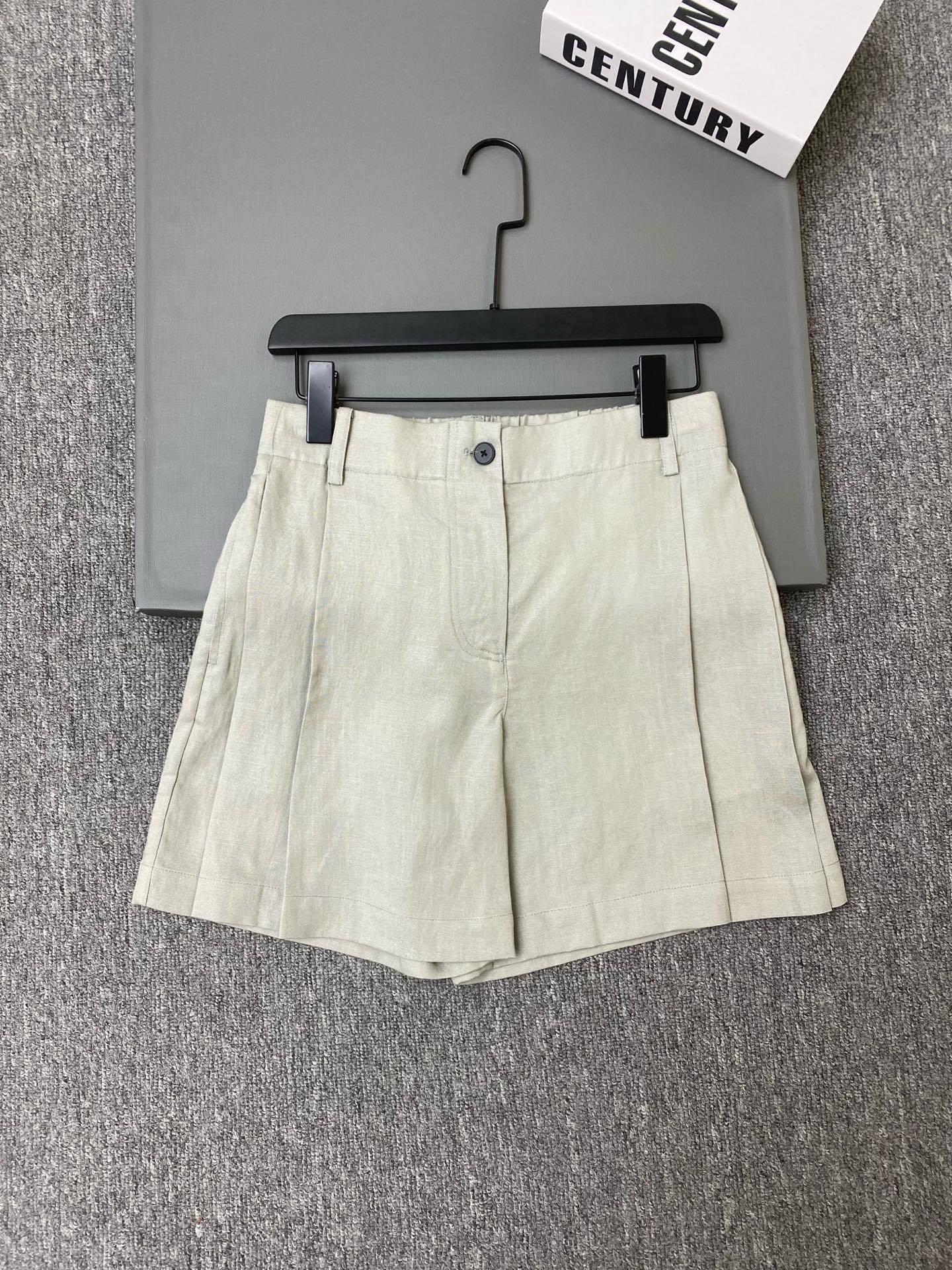 NO:862705,Exclusive first release of original quality Brunell*26/new linen shorts!  Made of linen material, breathable and comfortable, with high waist and wide legs + front pleats, full of three-dimensional effect, slimming and modifying the leg shape!  black/white/grey SML,women's,brunello cucinelli,loro piana,shorts,19860909独家首发原单品质 Brunell*26/新款亚麻短裤！采用亚麻材质,透气又舒适,高腰阔腿+前压褶,立体感满满,显瘦又修饰腿型！黑色/白色/灰色SML,女装,brunello cucinelli,loro piana,shorts,,Women's clothing