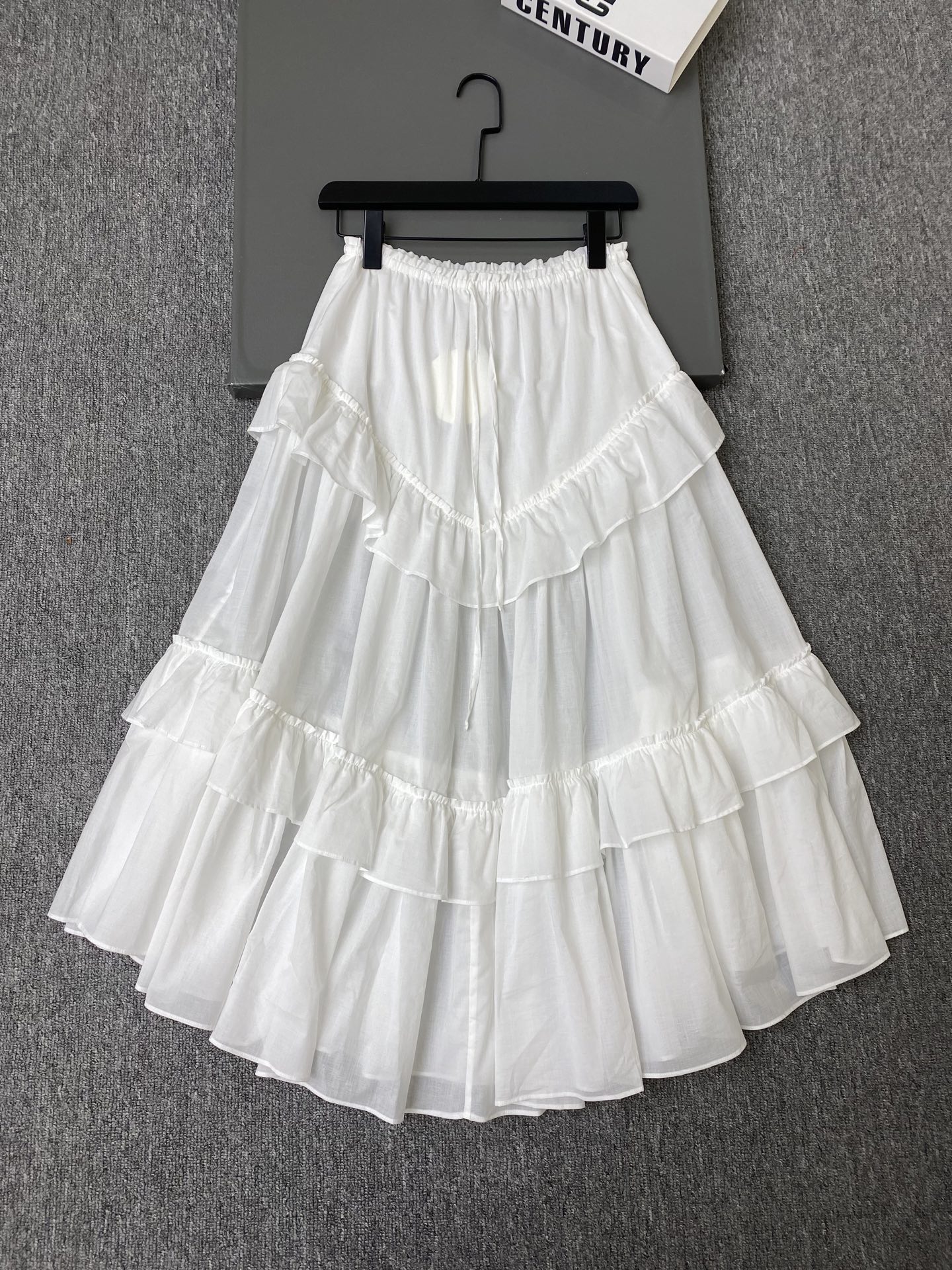 NO:873263,Exclusive first release of original quality chl*e 25/new ruffled cake skirt!  The layered ruffle design is light and breathable, and has a fluffy feel when worn. You can easily create a princess style without lining. It is perfect for vacation photos. Sweet and versatile item ~ SML, women's clothing, skirts,19860909独家首发原单品质 chl*e 25/新款荷叶边蛋糕裙！层层叠叠的荷叶边设计,轻盈透气,穿上自带蓬松感,无需内衬也能轻松打造公主风. 度假拍照都很出片 甜美百搭单品～SML,女装,skirts,,Women's clothing