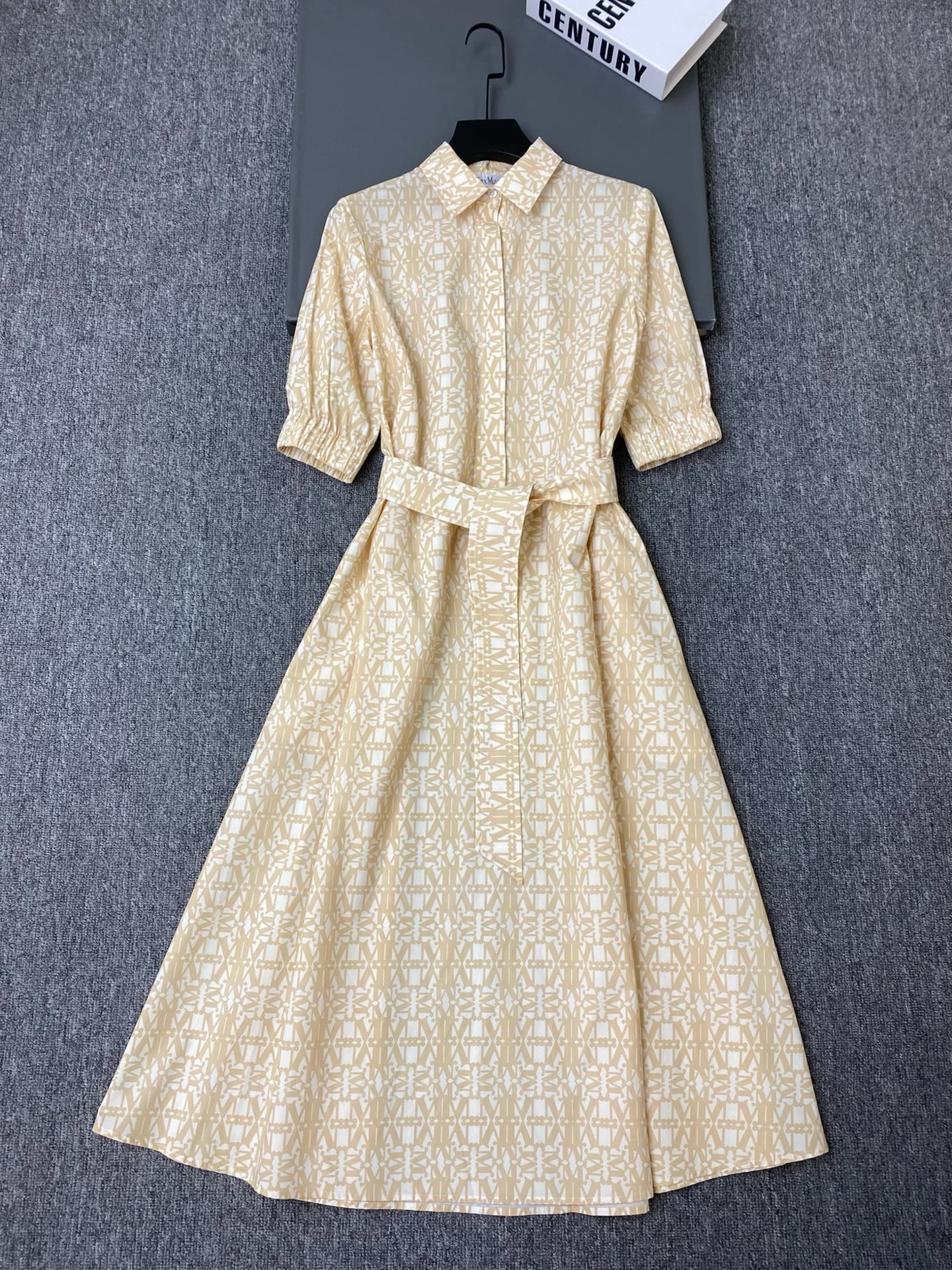 NO:873240,Exclusive first release of original quality Max M*x 26/new style full-print M pattern waist dress!  The fit is great and the belt cinches the waist to subtly flatter your figure!  The retro color scheme shows off your temperament, elegance and intellectuality. Highly recommended SML, Maxmara-clothing, skirts,19860909独家首发原单品质 Max M*x 26/新款满印M图案收腰连衣裙！版型超绝 配腰带收腰巧妙修饰身形！复古配色超显气质 优雅知性 强烈推荐 SML,麦丝玛拉-服装,skirts,,Women's clothing