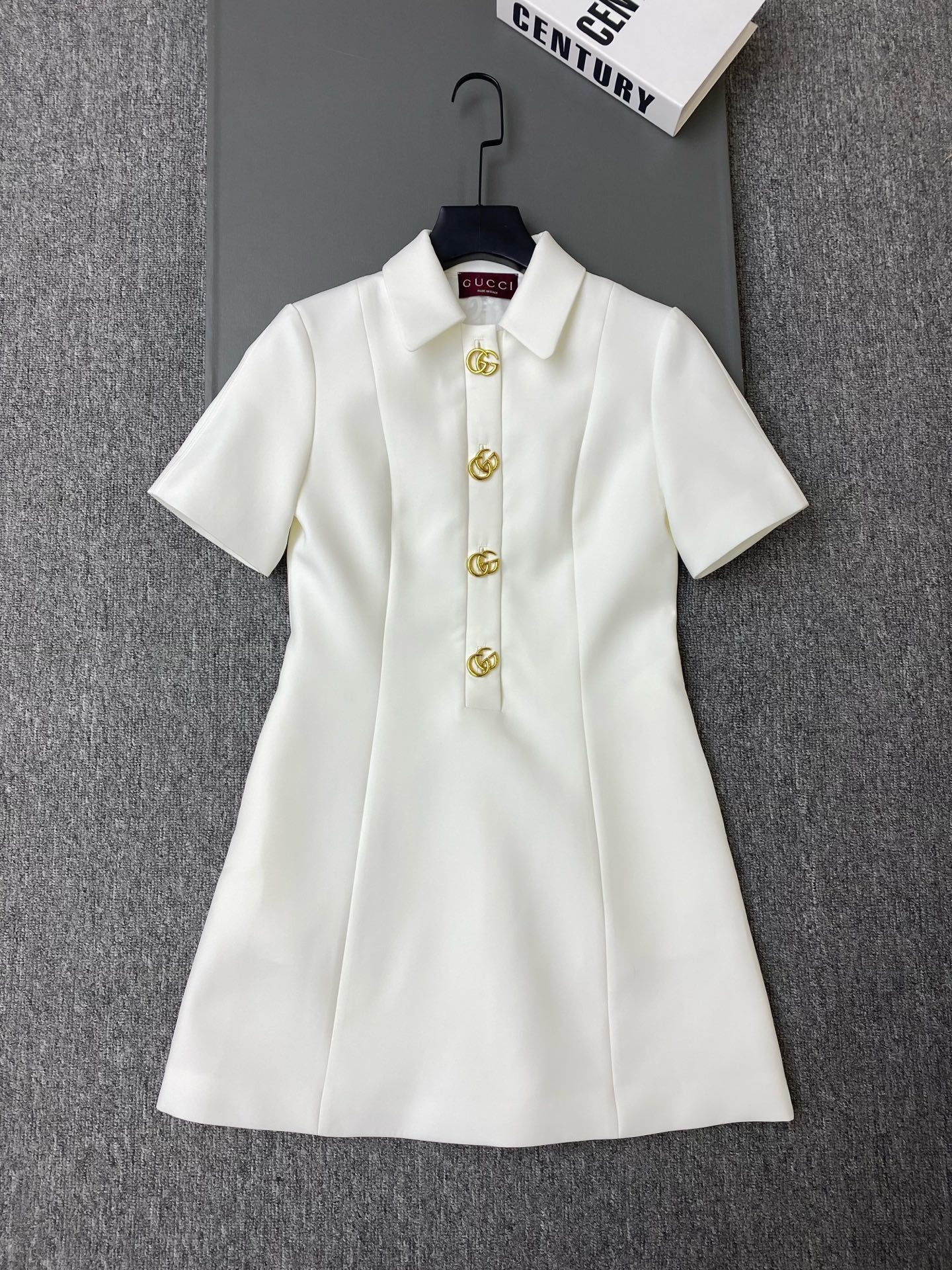 NO:932359,Exclusive first release of original quality Guc*i 26/new short-sleeved dress, simple and elegant, draped and comfortable, suitable for many occasions, retro and exquisite, neatly cut skirt, slimming and taller, super versatile for daily commuting ~ white/black SML, Gucci-clothing, gucci, gucci, loro piana, skirts, T-shirt,19860909独家首发原单品质 Guc*i 26/新款短袖连衣裙、简约优雅、垂顺舒适、适合多场合穿搭、复古精致、裙身利落剪裁、显瘦显高、日常通勤都超百搭～白色/黑色SML,古驰-服装,gucci,gucci,loro piana,skirts,T-shirt,,Women's clothing