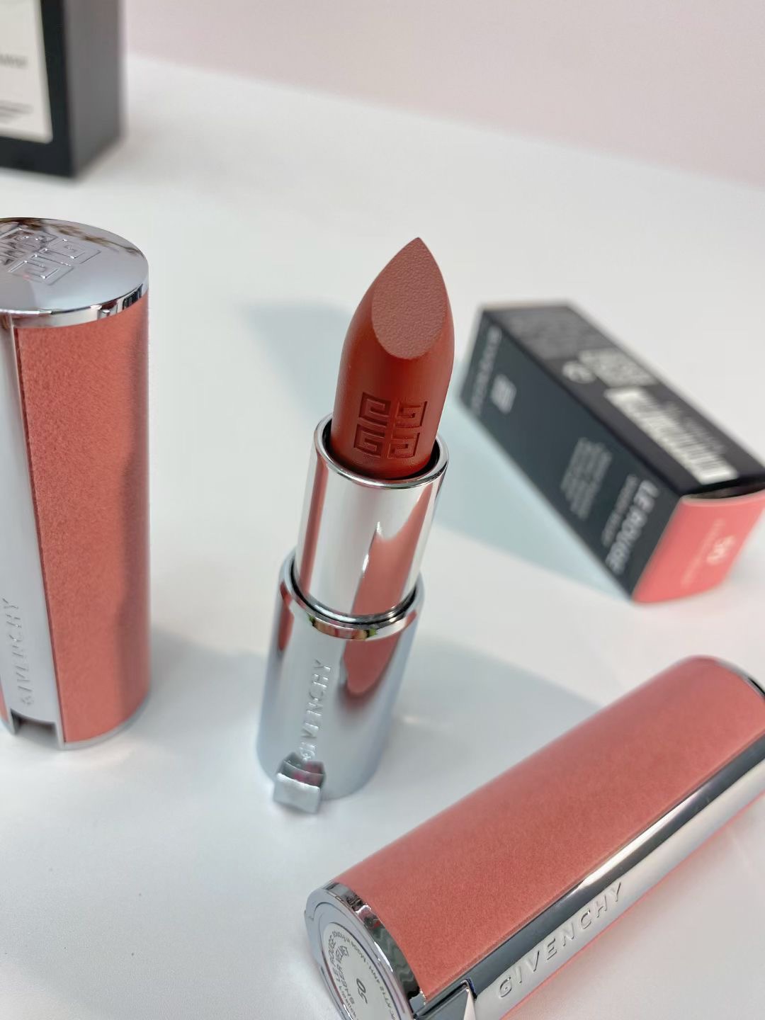 70💰纪梵希粉丝绒口红3.4g，可配中文标

色号：N16.N17.N27.N34.N36.N37.N39