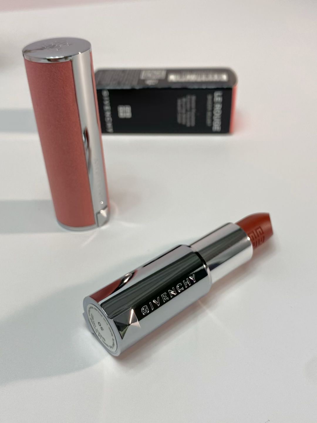 70💰纪梵希粉丝绒口红3.4g，可配中文标

色号：N16.N17.N27.N34.N36.N37.N39