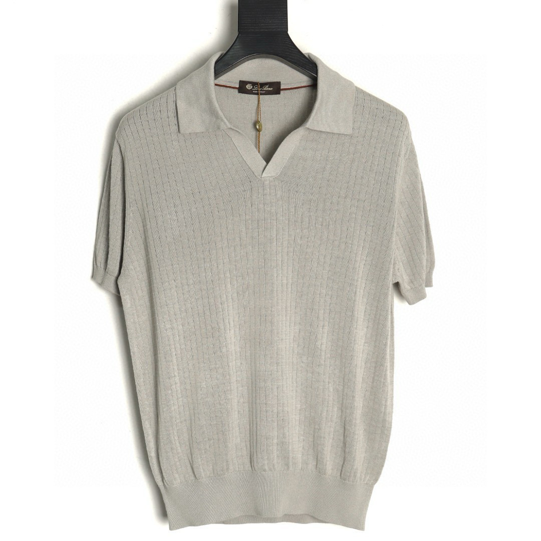 NO:160226,Number of codes 46-48-50-52 The same style for men and women, exclusively produced [Two days after self-pickup] Loro Piana LP Bamboo-stitch Polo short-sleeved T-shirt This style uses Stol 7.2-pin machine imported from Germany, using floating jacquard. The yarn used is the same as the original yarn silk. 45 mulberry silk 55 cotton. Light color-dyeing, the improvement time took 20 days. It can be said that the feel is the same as the original version. It is breathable, skin-friendly, silky, and the POLO collar also uses extremely tight density to make it particularly stylish.,,loro pigeon,loro pigeon,T-shirt,tees,t-shirt,real silk,alexander wang19860909码数46-48-50-52 男女同款 独家出品【自取隔两天】 Loro Piana LP 竹节纹Polo短袖T恤 本款式使用德国进口斯托尔7.2针型机器采用浮线提花,所采用纱线跟原版纱线真丝含量一致45桑蚕丝 55棉,光对色定染,改进的时间用了20天,跟原版手感可以说是一样,透气,亲肤,丝滑,POLO领也使用了极限紧的密度使其格外有型.,,loro piana,loro piana,T-shirt,tees，t-shirt,real silk,alexander wang,Men's clothing