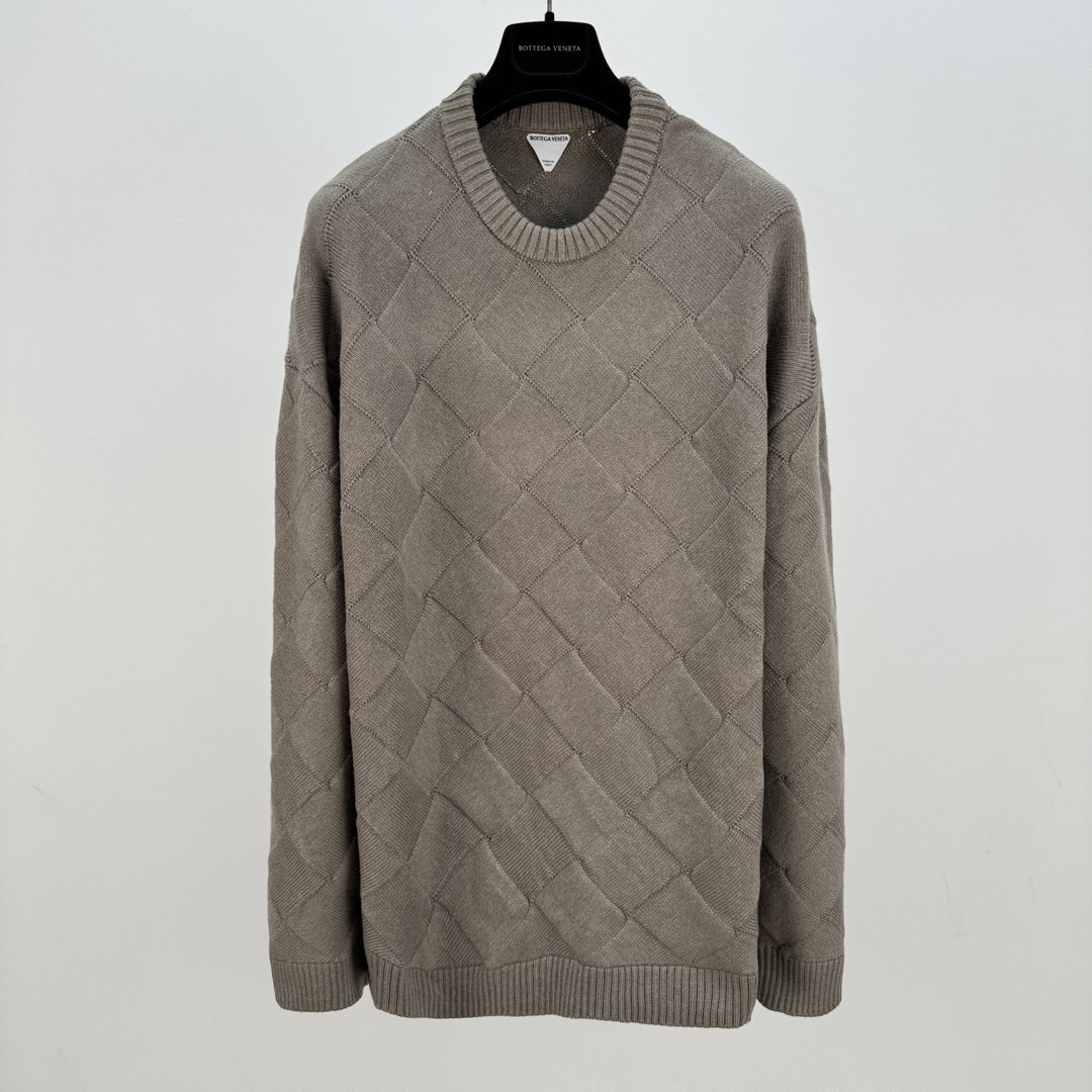 BV编织羊毛毛衣3D Intreccio编织圆领羊毛毛衣.• 常规版型• 颜色：河床灰产地：意大利jwsy%羊毛 4%锦纶 1%氨纶