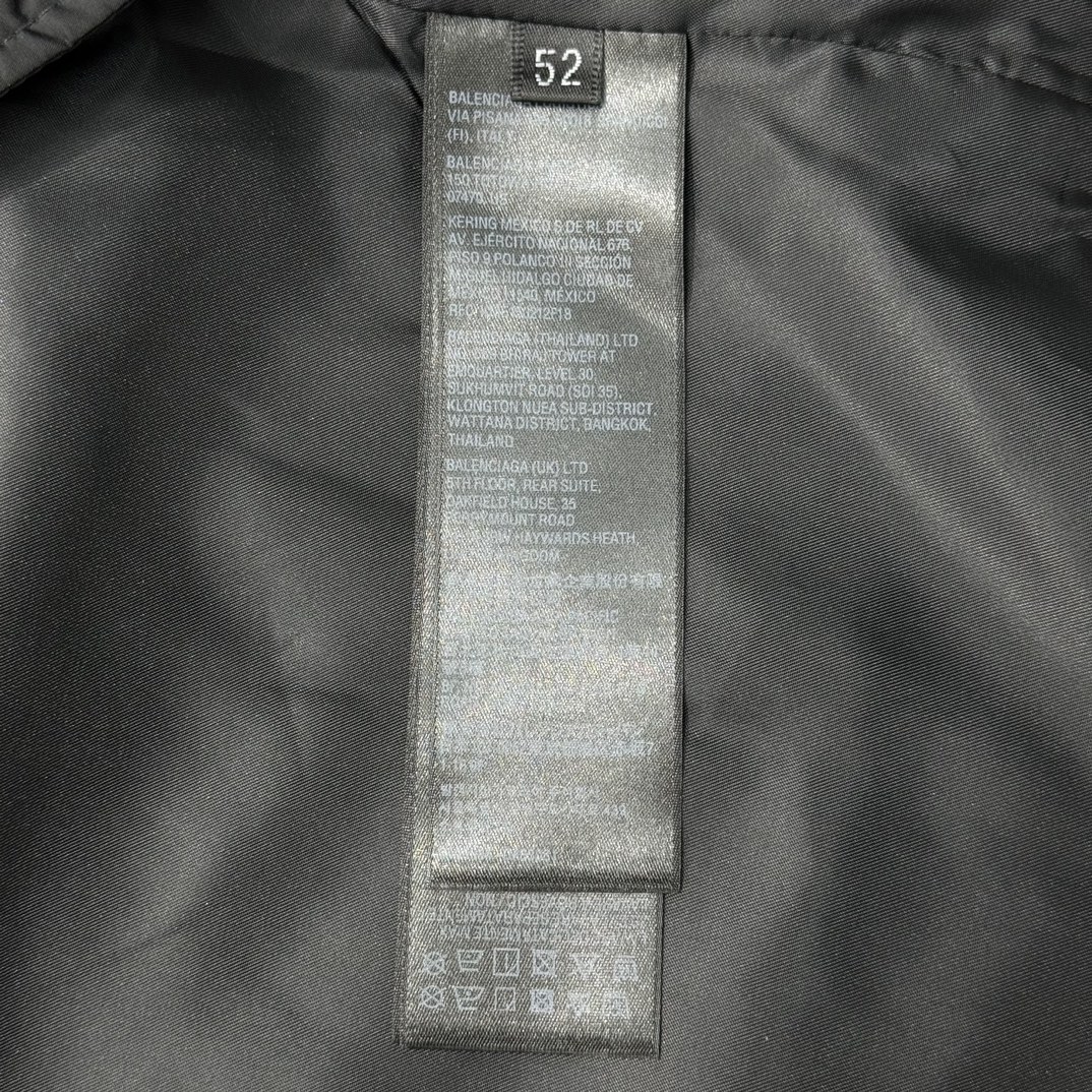 Balenciag@FW24Logo印花长袖拉链薄羽绒外套男款黑色面料涤纶版型合身厚度适中款式其他领型连