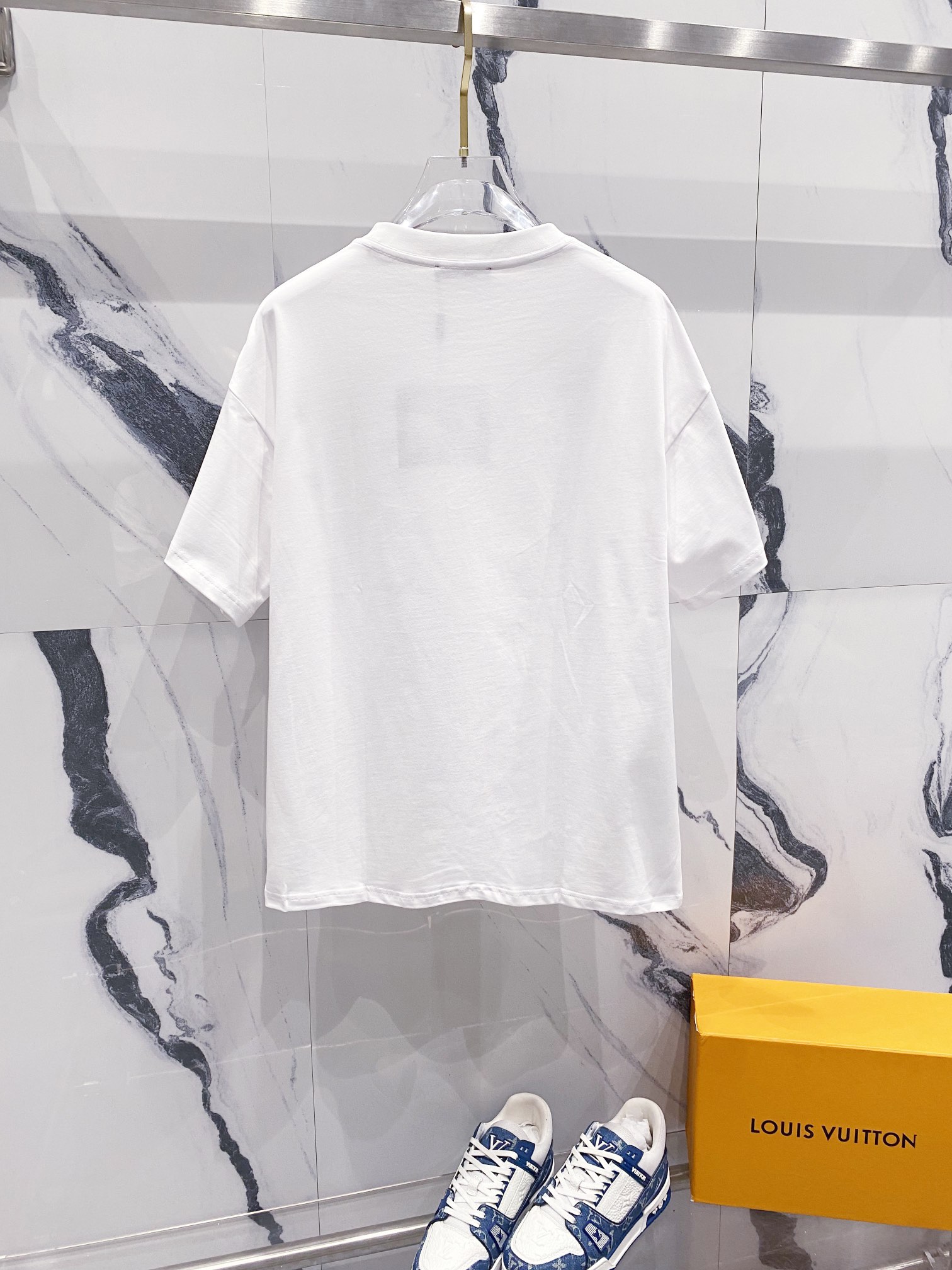 1960s Inspired High Quality T-Shirt with Logo Coins and Original Fabric - 图片 2
