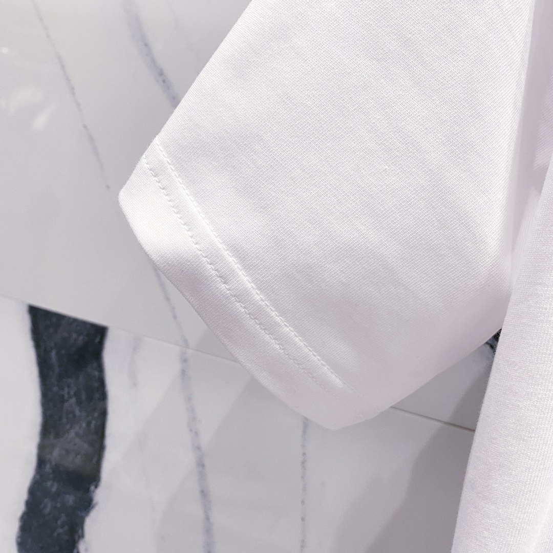 1960s Inspired High Quality T-Shirt with Logo Coins and Original Fabric - 图片 8