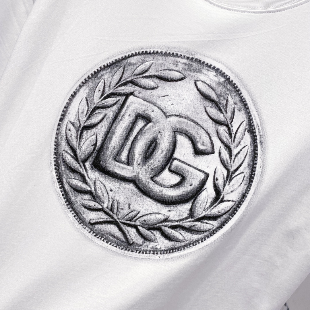 1960s Inspired High Quality T-Shirt with Logo Coins and Original Fabric - 图片 5
