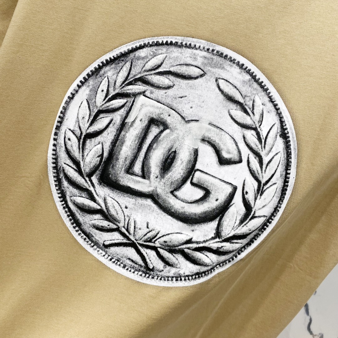 1960s-inspired High-Quality DG Logo T-shirt in Black, White, and Khaki - 图片 5