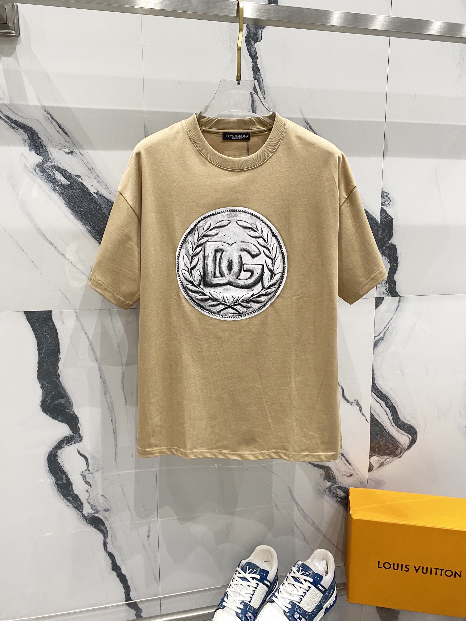 1960s-inspired High-Quality DG Logo T-shirt in Black, White, and Khaki - 图片 1