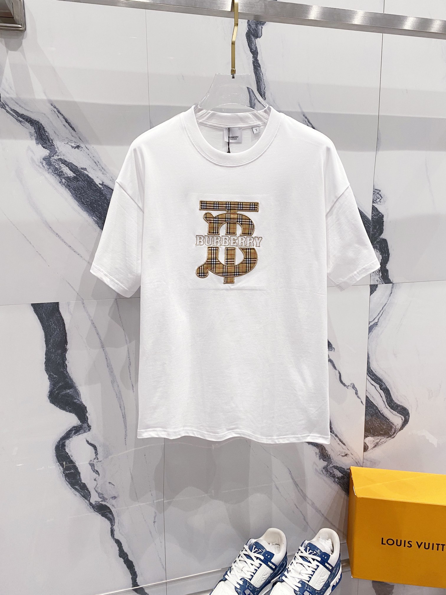 BURBERRY 260g camiseta de cuello redondo de manga corta, con gran logo TB de cuadros, bordado y parche, LOGO, sincroniz…