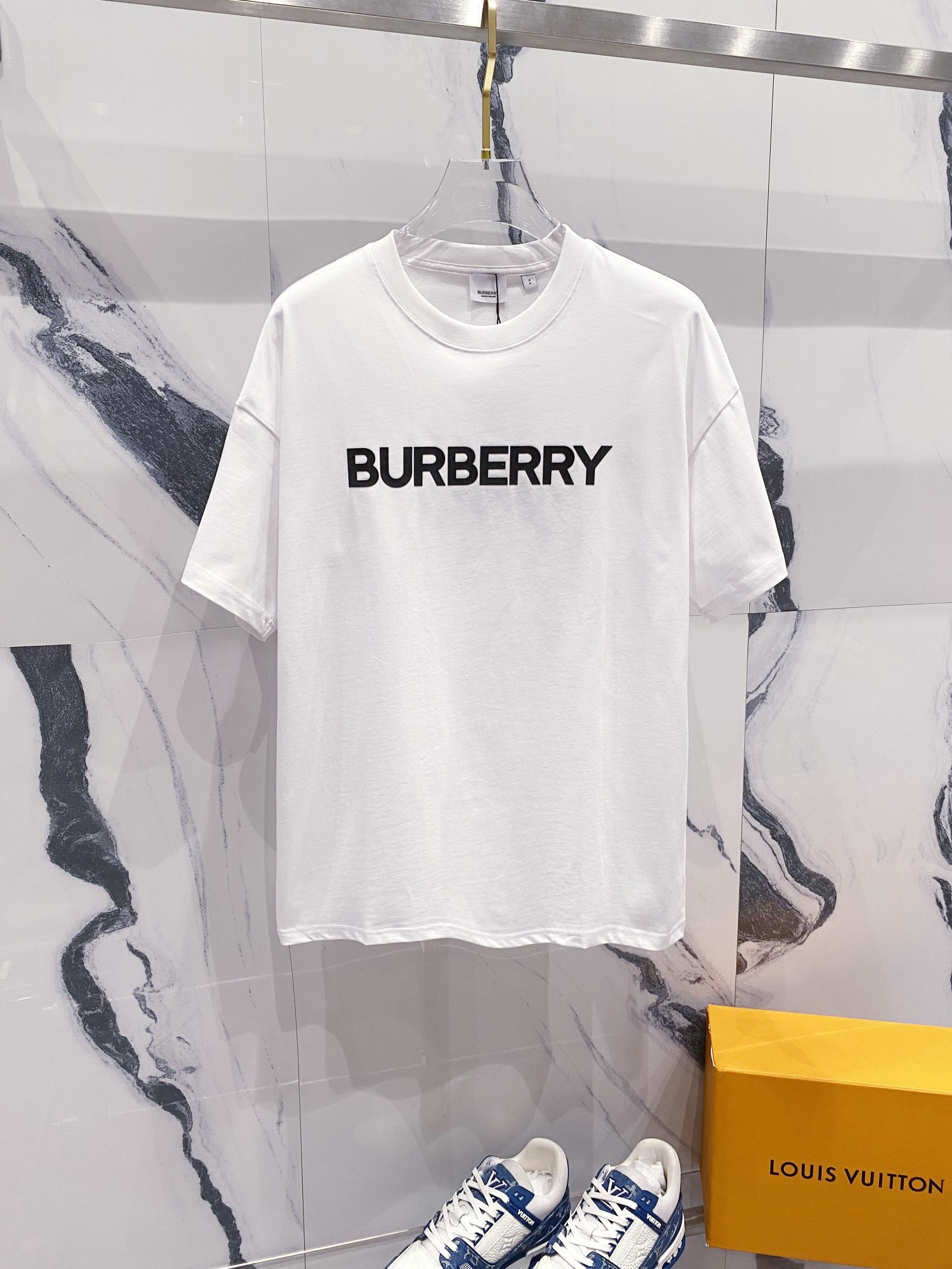 Burberry Classic Logo T-Shirt - Premium Cotton, Comfortable Fit, Stylish Design 2 i1732373806 5689 4