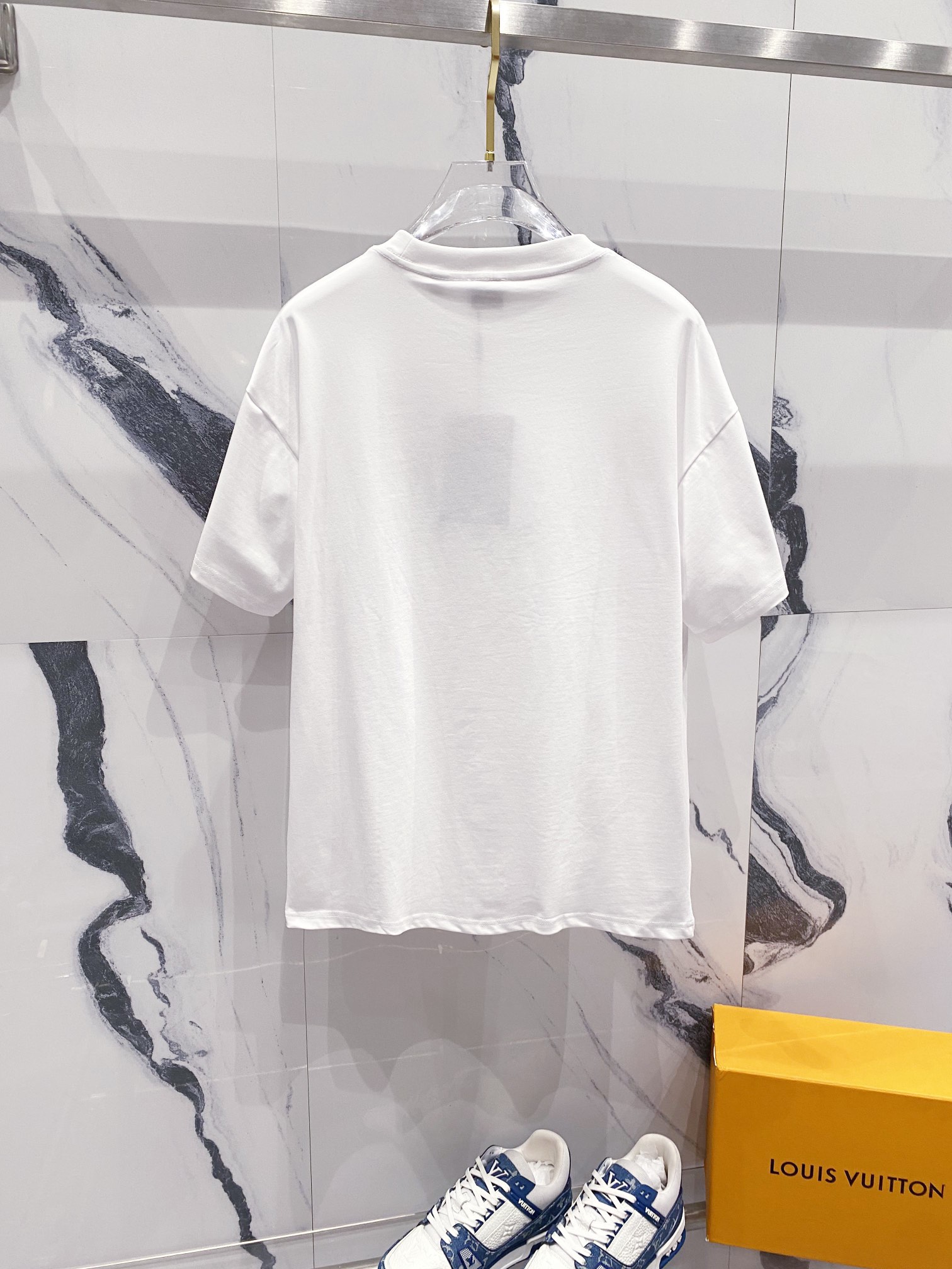 Burberry Classic Logo T-Shirt - Premium Cotton, Comfortable Fit, Stylish Design 3 i1732373806 5920 1