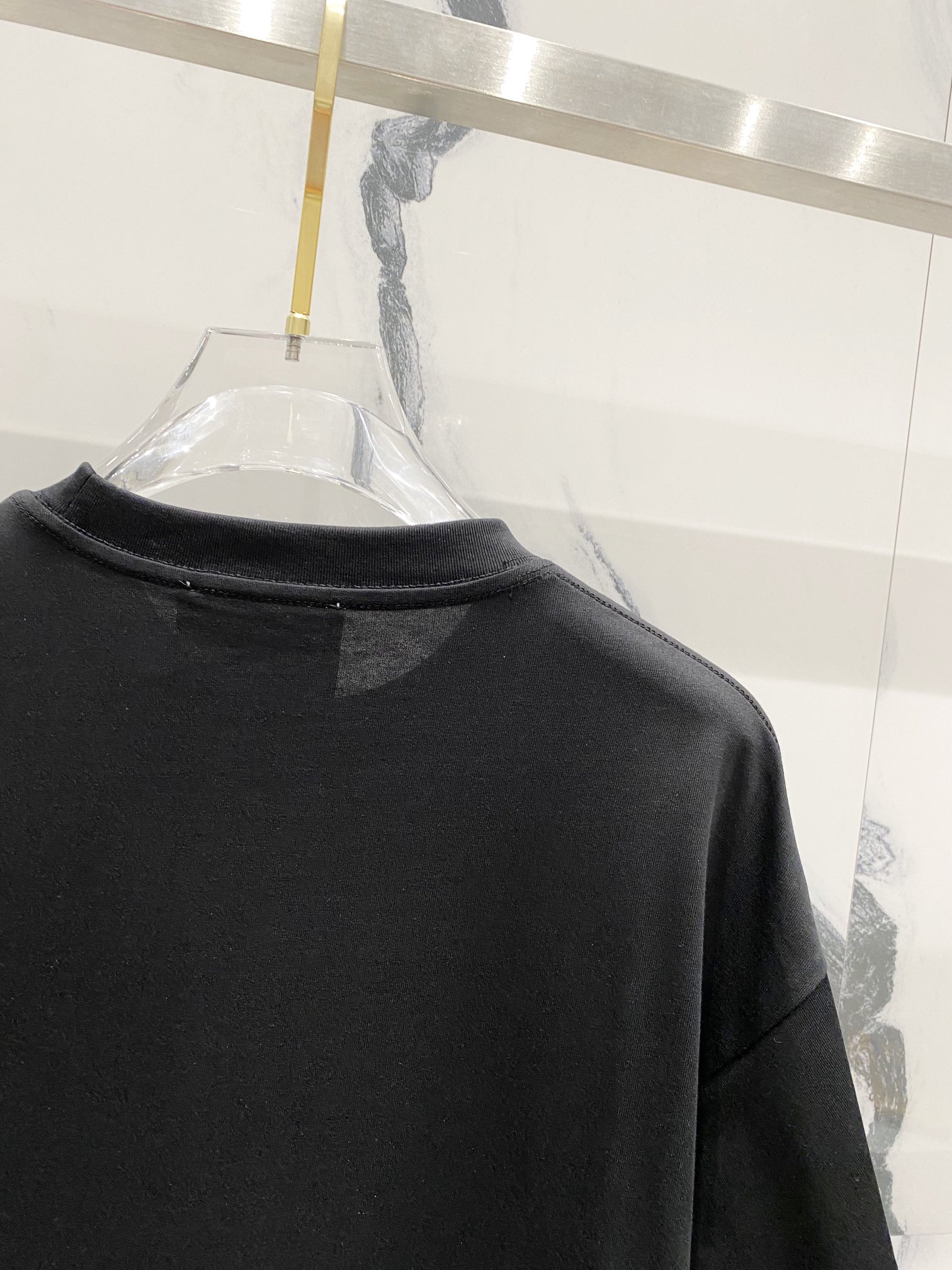 High-Quality Moschino T-shirt with Classic Logo in Various Colors and Sizes - 图片 4