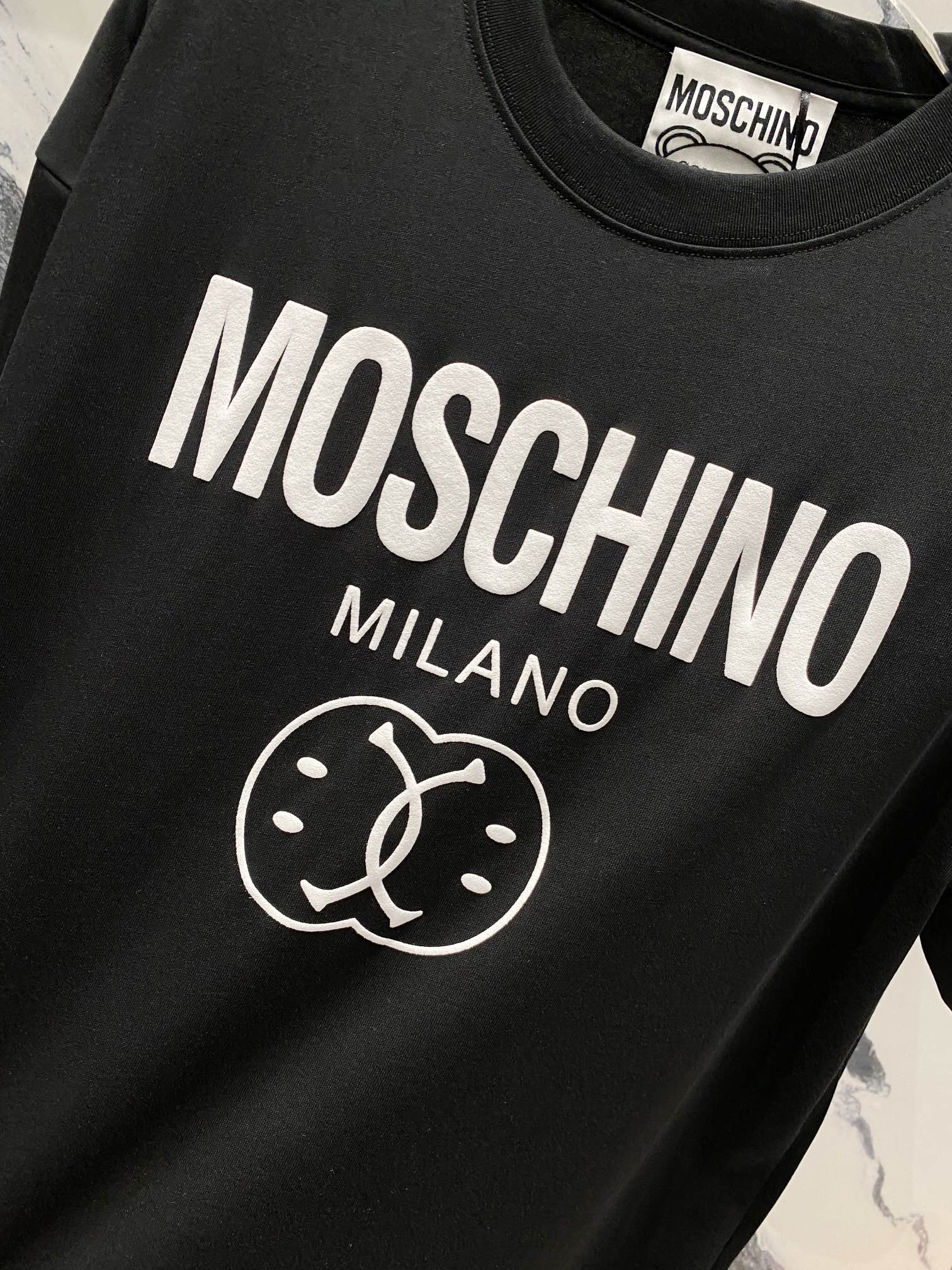 High-Quality Moschino T-shirt with Classic Logo in Various Colors and Sizes - 图片 9
