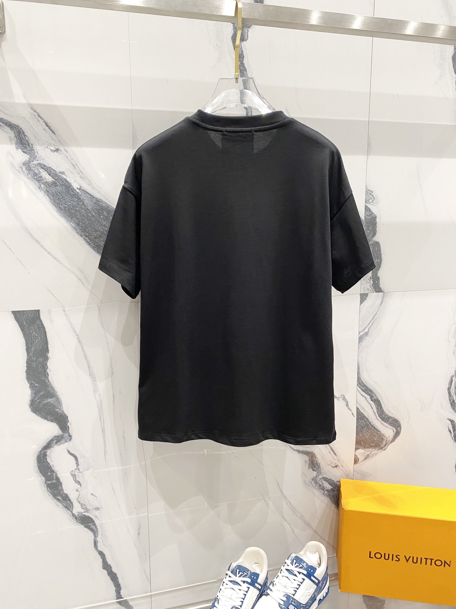 High-Quality Moschino T-shirt with Classic Logo in Various Colors and Sizes - 图片 2