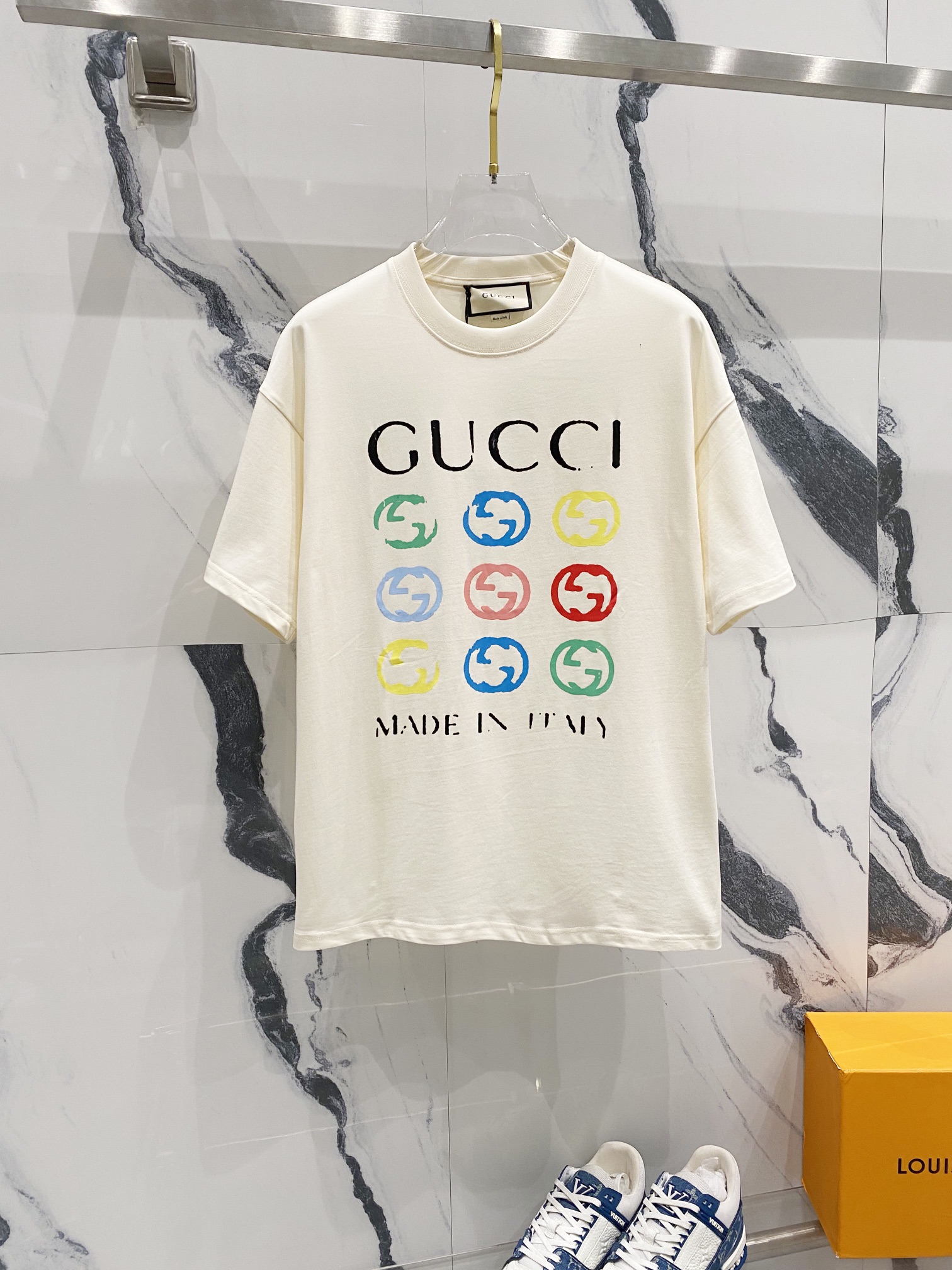 GUCCI 古驰 260克纯棉圆领短袖T恤 个性GG字母LOGO九宫格印花标识 官方同步 高版本 高品质 时尚个性 百搭潮流 纯原品质 原版面料 吊牌 领标 水洗麦 三标齐全 颜色: 黑色.杏色. 尺码：XS-L