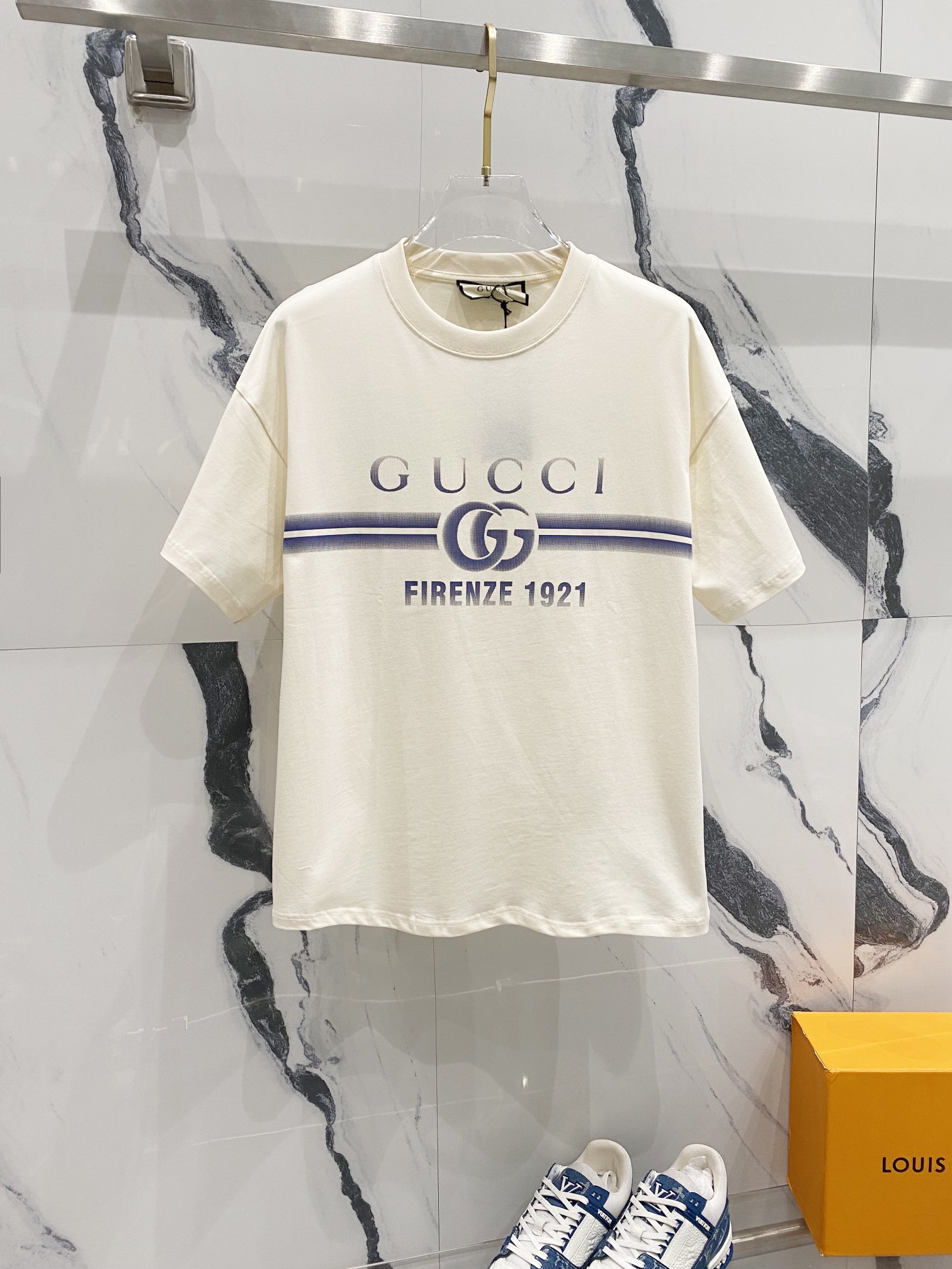 GUCCI 古驰 260克纯棉圆领短袖T恤 经典GG字母腰带LOGO印花标识 官方同步 高版本 高品质 时尚个性 百搭潮流 纯原品质 原版面料 吊牌 领标 水洗麦 三标齐全 颜色: 黑色.杏色. 尺码：XS-L