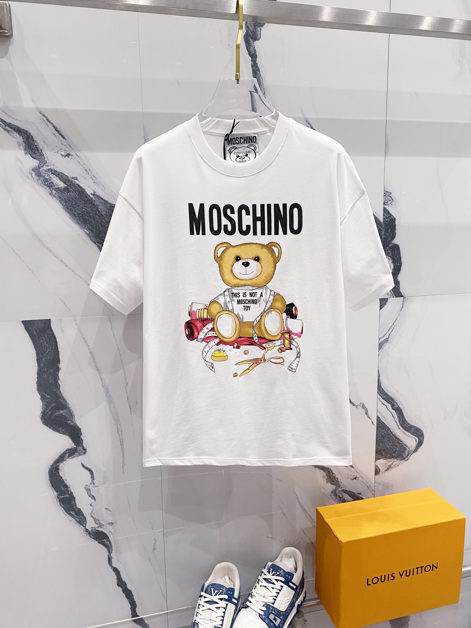 High-Quality Moschino Bear Logo T-Shirt in Black and White, XS-L Sizes Available - 图片 1