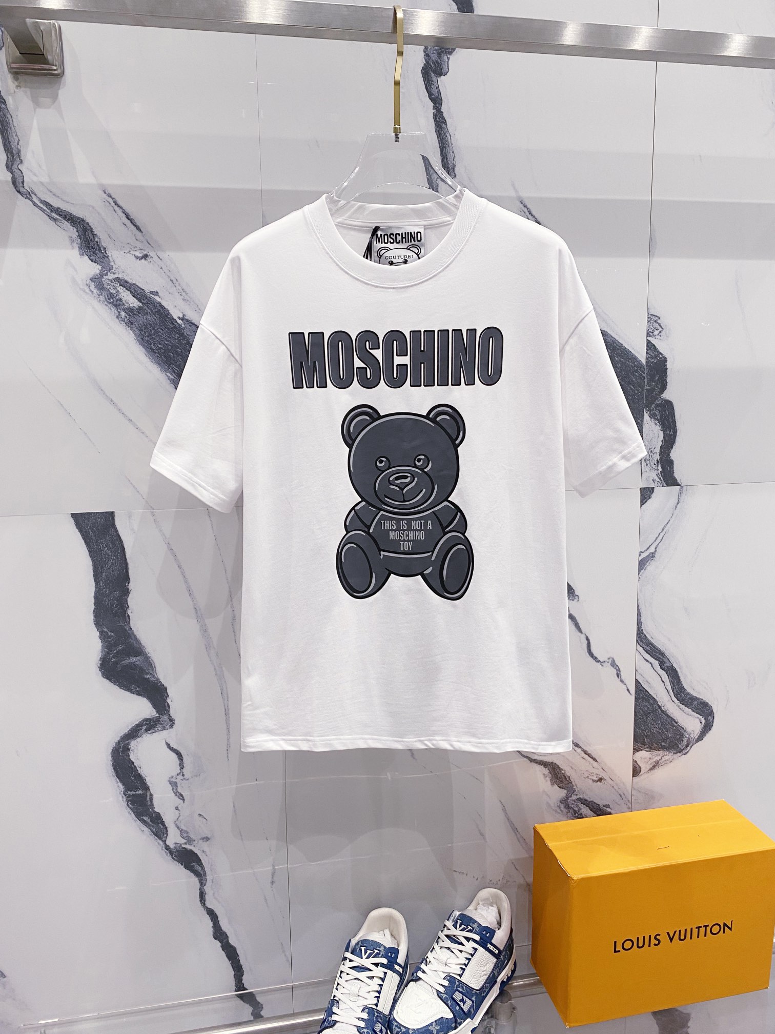 High-Quality Moschino “The Grey Bear” T-shirt in 260g Fabric, Various Colors & Sizes - 图片 1